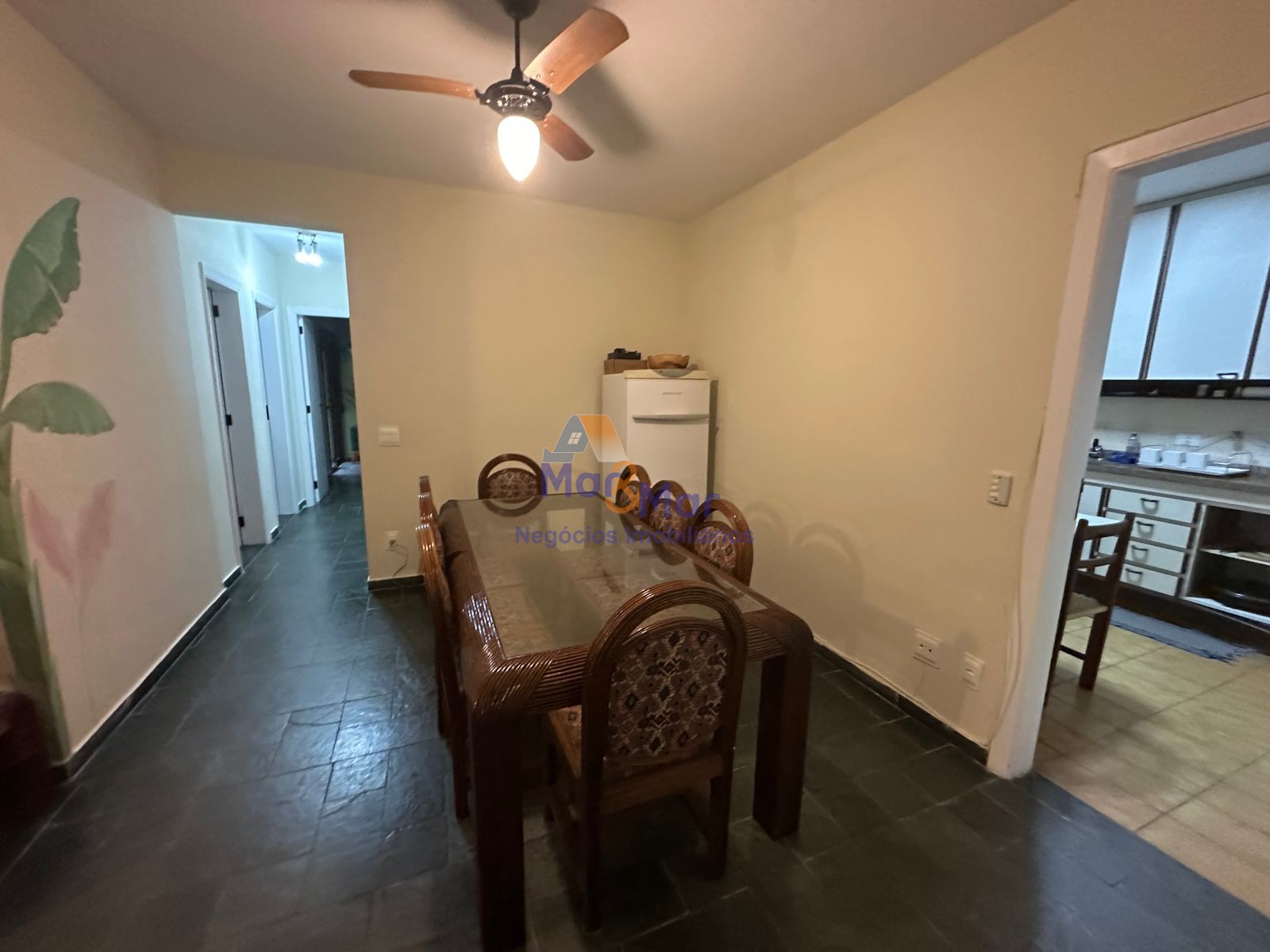 Apartamento na Praia das Pitangueiras, Guarujá - SP