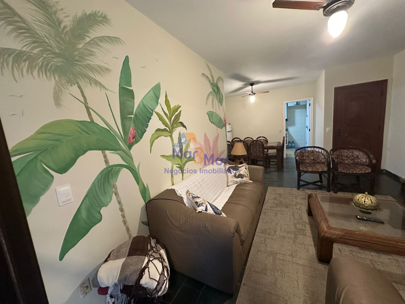 Apartamento na Praia das Pitangueiras, Guarujá - SP
