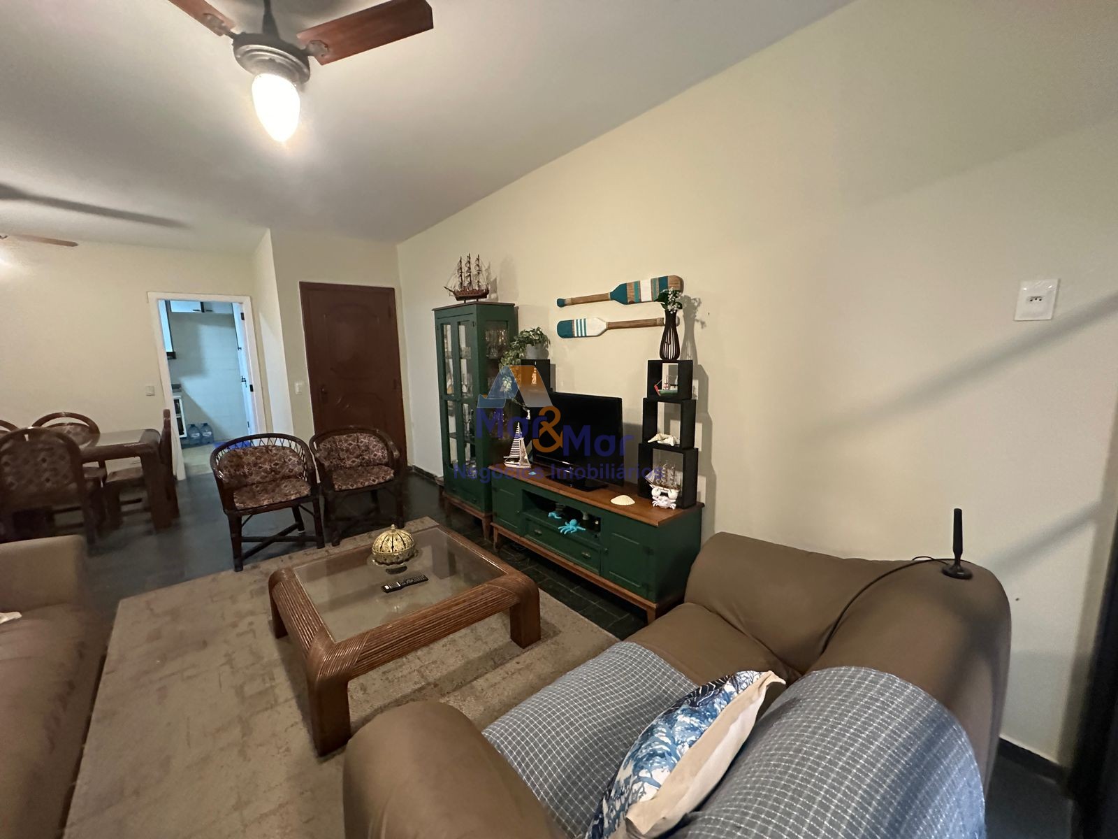 Apartamento na Praia das Pitangueiras, Guarujá - SP