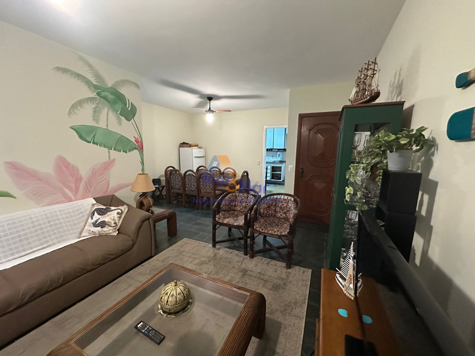 Apartamento na Praia das Pitangueiras, Guarujá - SP