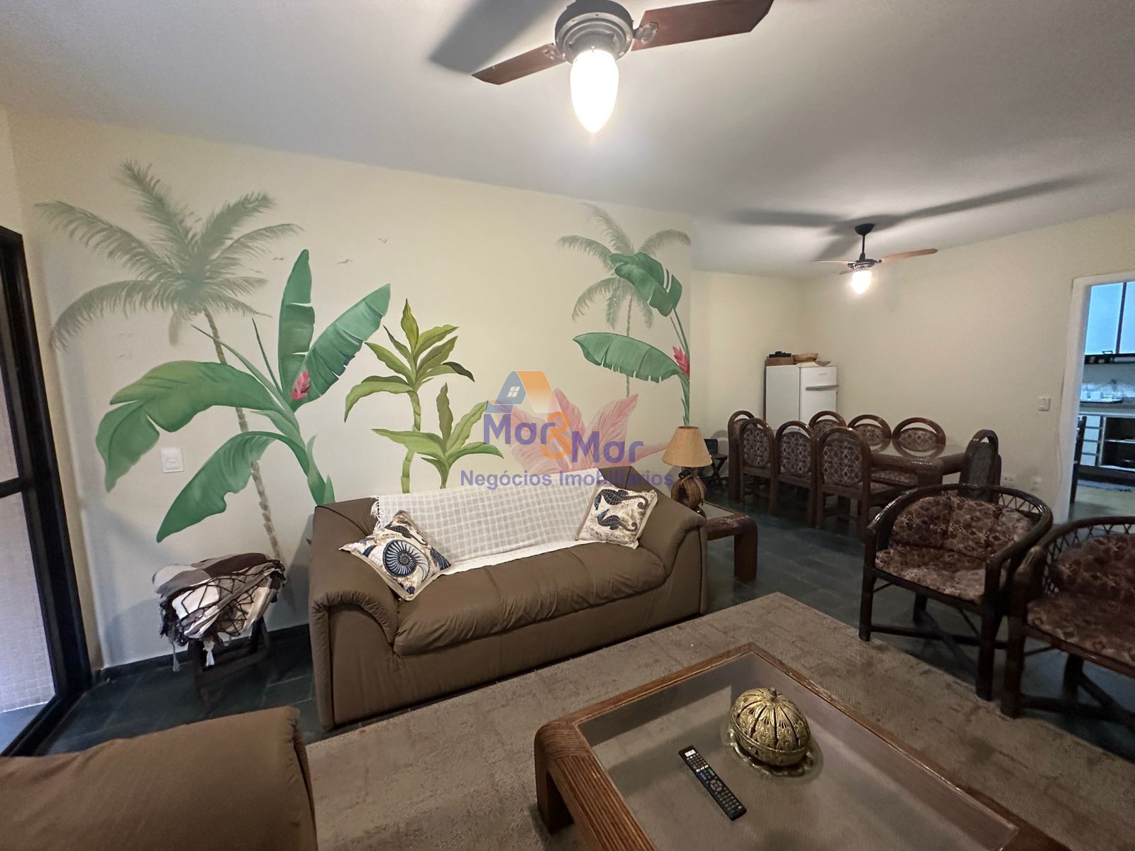 Apartamento na Praia das Pitangueiras, Guarujá - SP