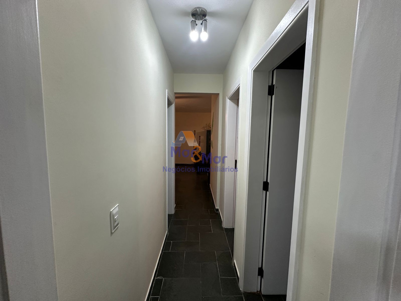 Apartamento na Praia das Pitangueiras, Guarujá - SP