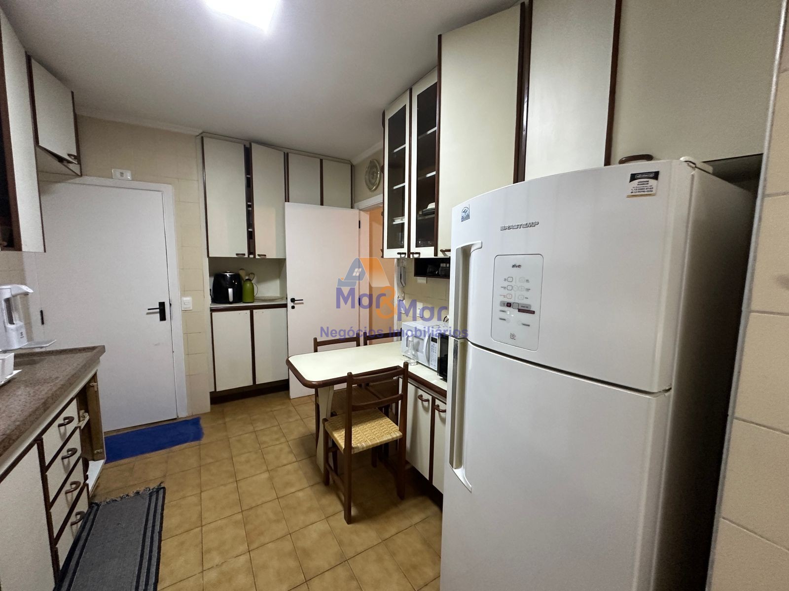 Apartamento na Praia das Pitangueiras, Guarujá - SP