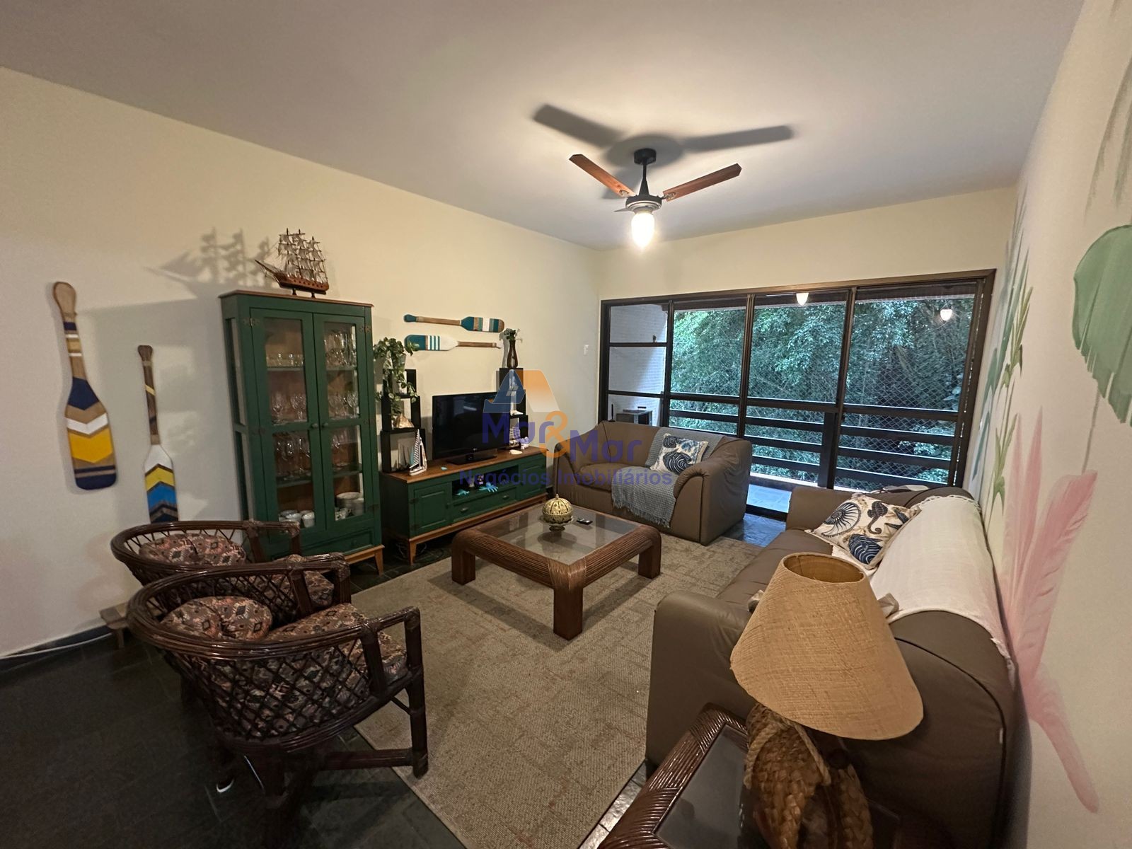 Apartamento na Praia das Pitangueiras, Guarujá - SP