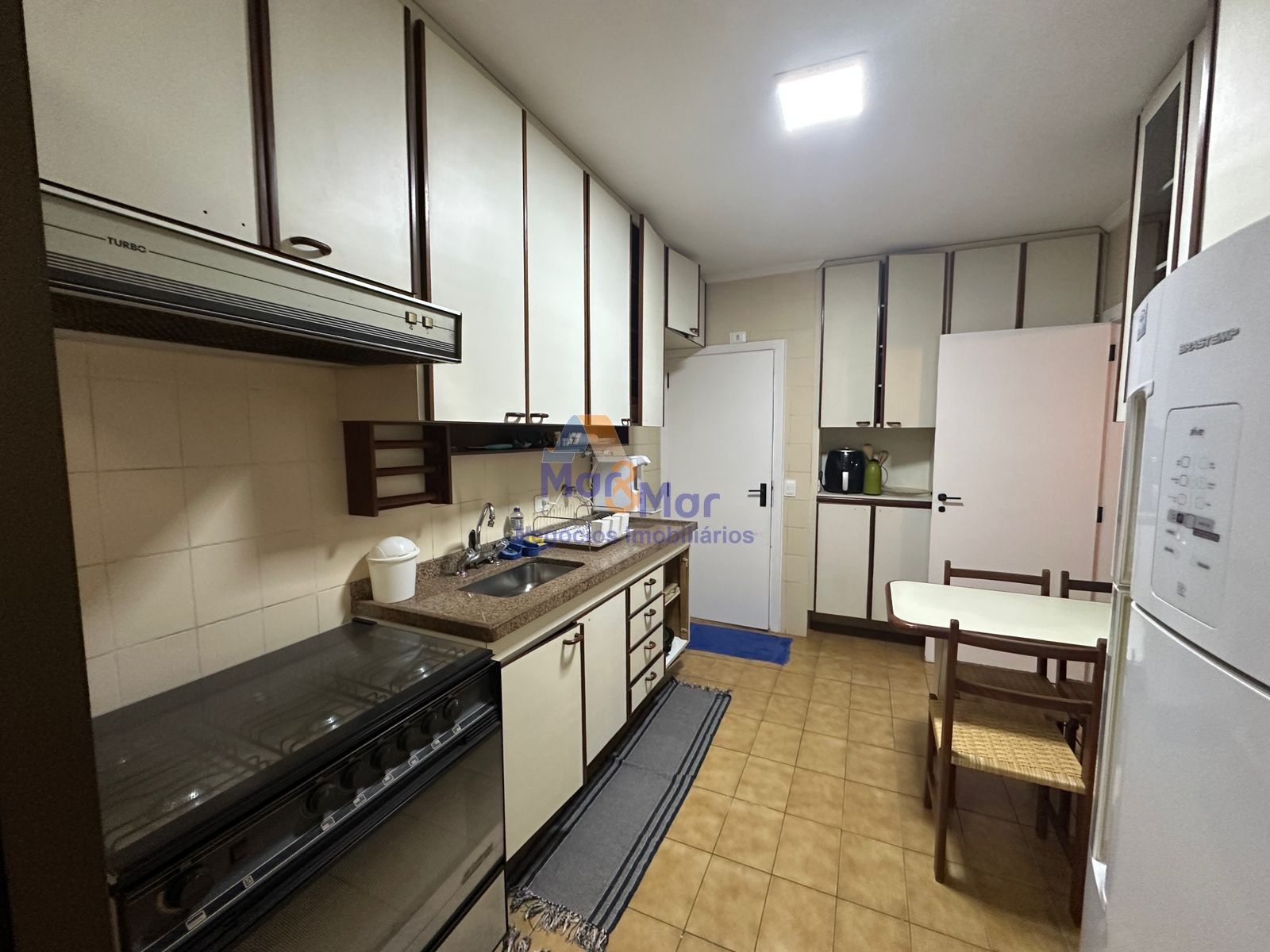 Apartamento na Praia das Pitangueiras, Guarujá - SP