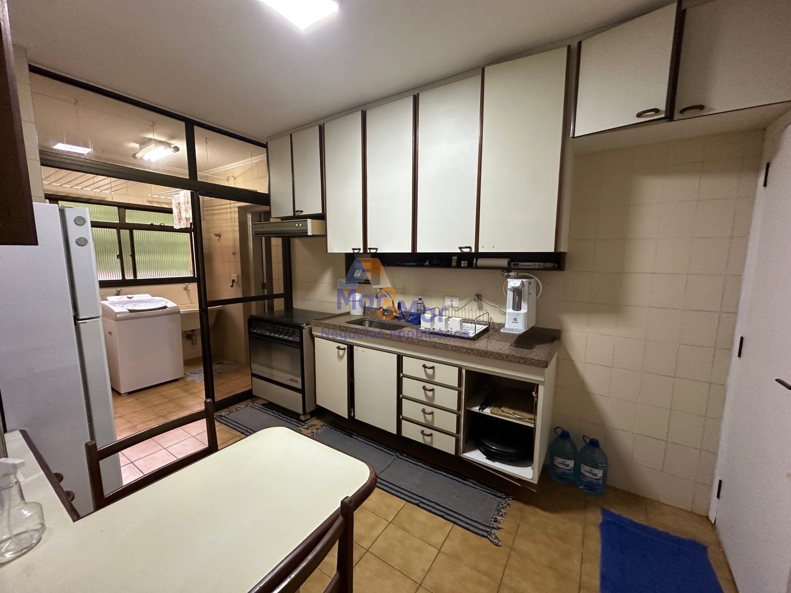 Apartamento na Praia das Pitangueiras, Guarujá - SP