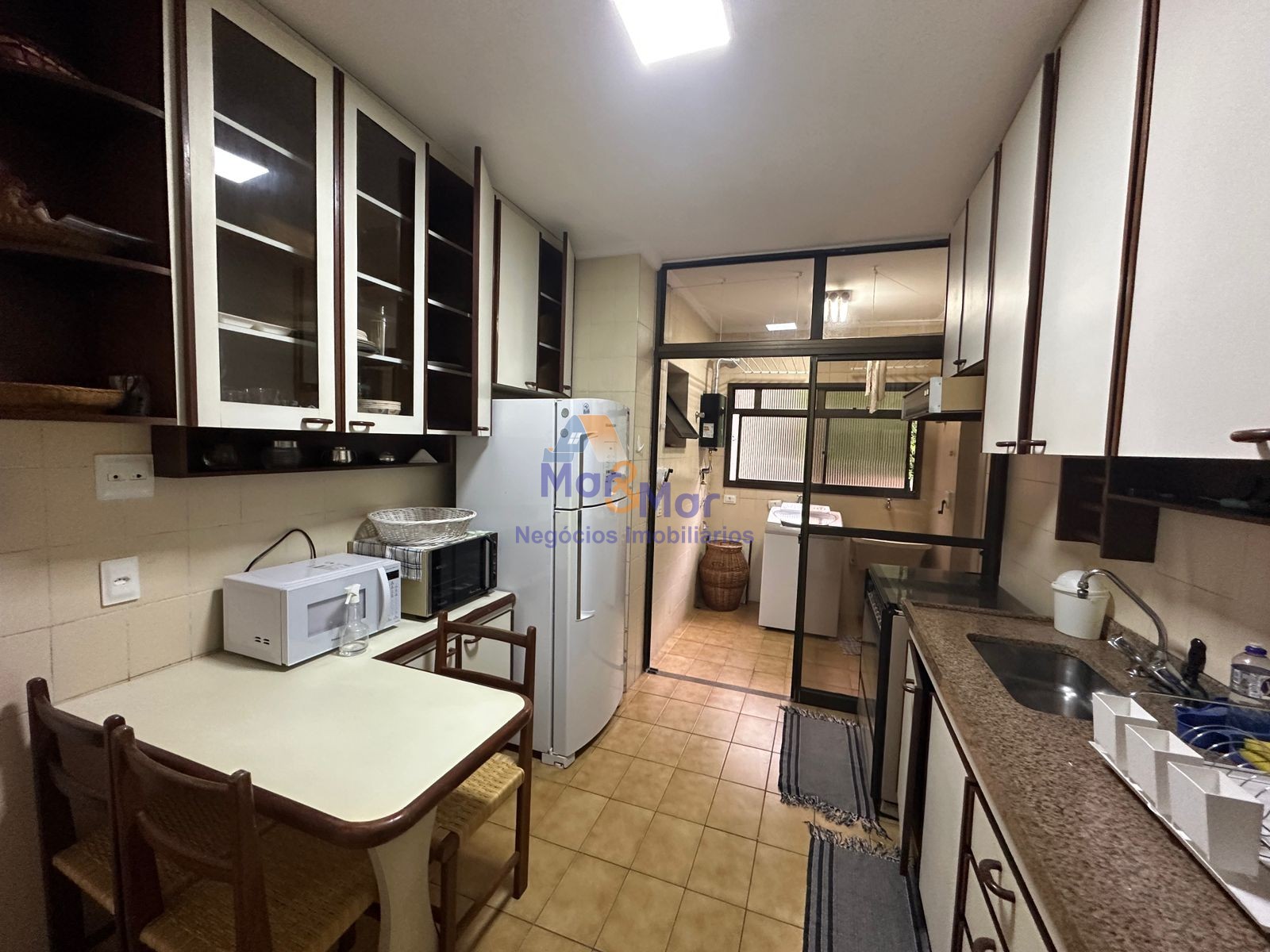 Apartamento na Praia das Pitangueiras, Guarujá - SP