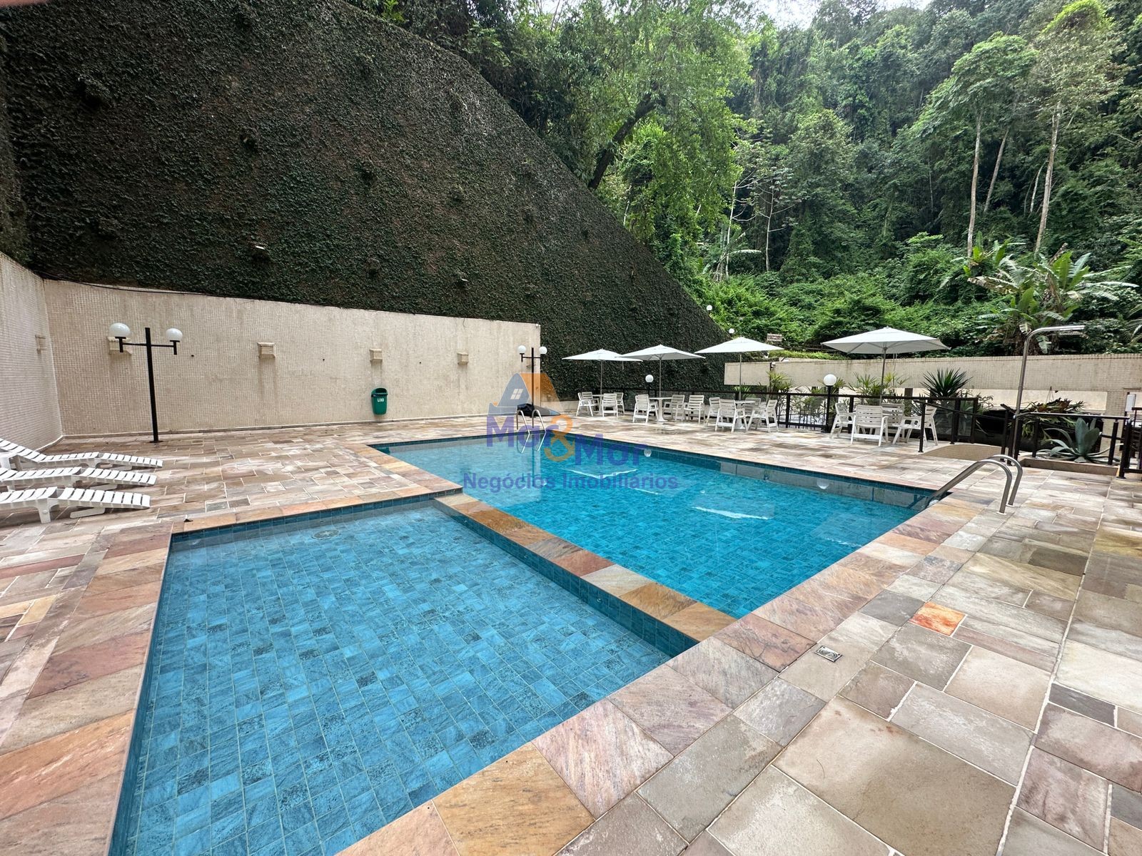 Apartamento na Praia das Pitangueiras, Guarujá - SP