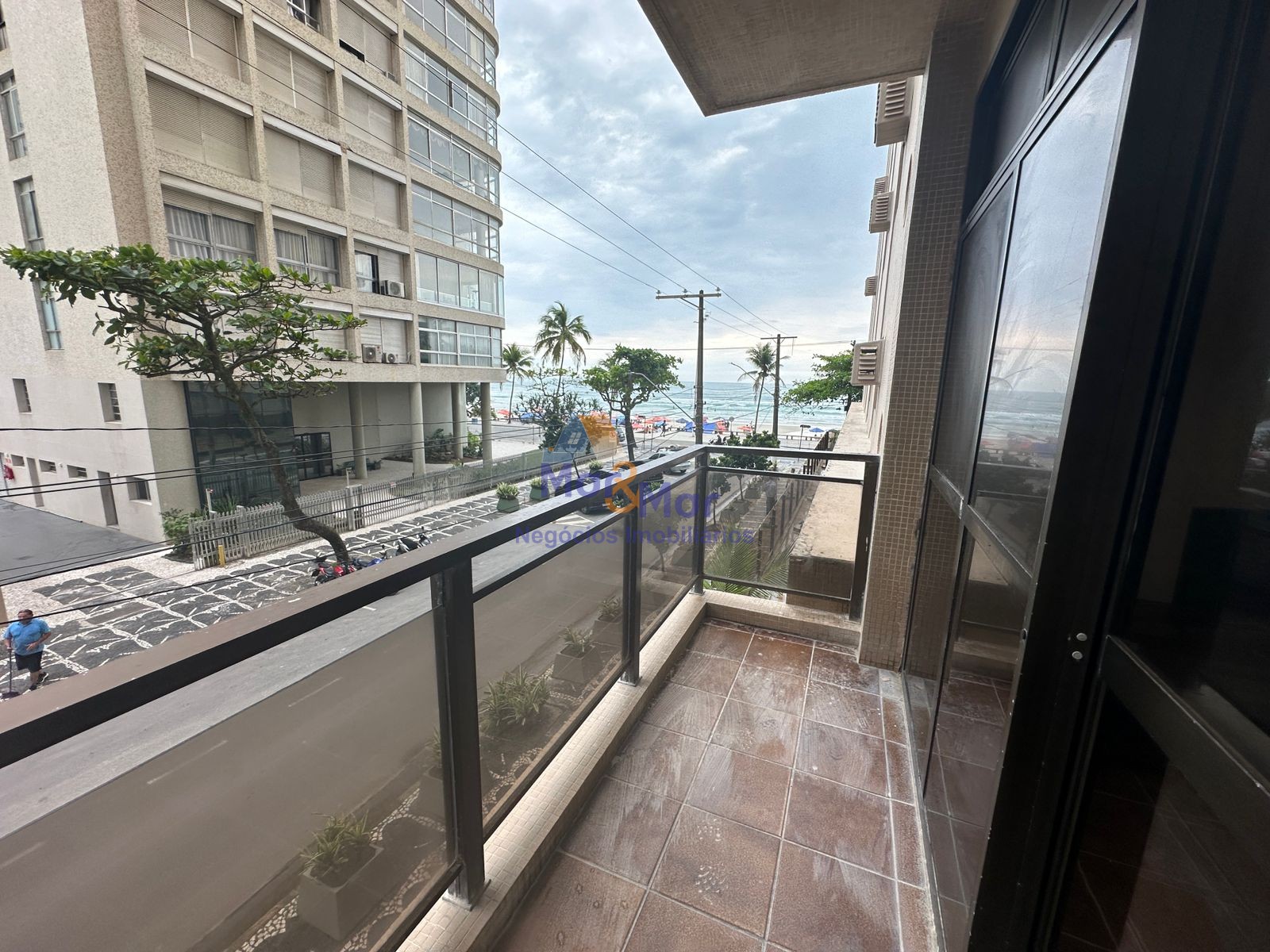 Apartamento Frente ao Mar nas Pitangueiras, Guarujá - SP