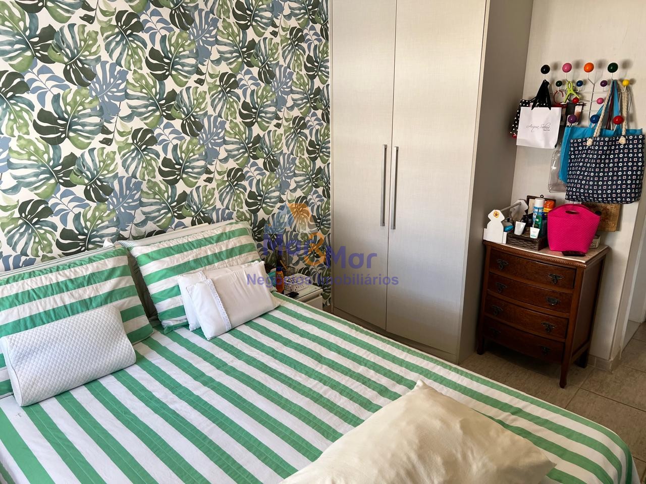 Apartamento na Praia da Enseada, Guarujá - SP