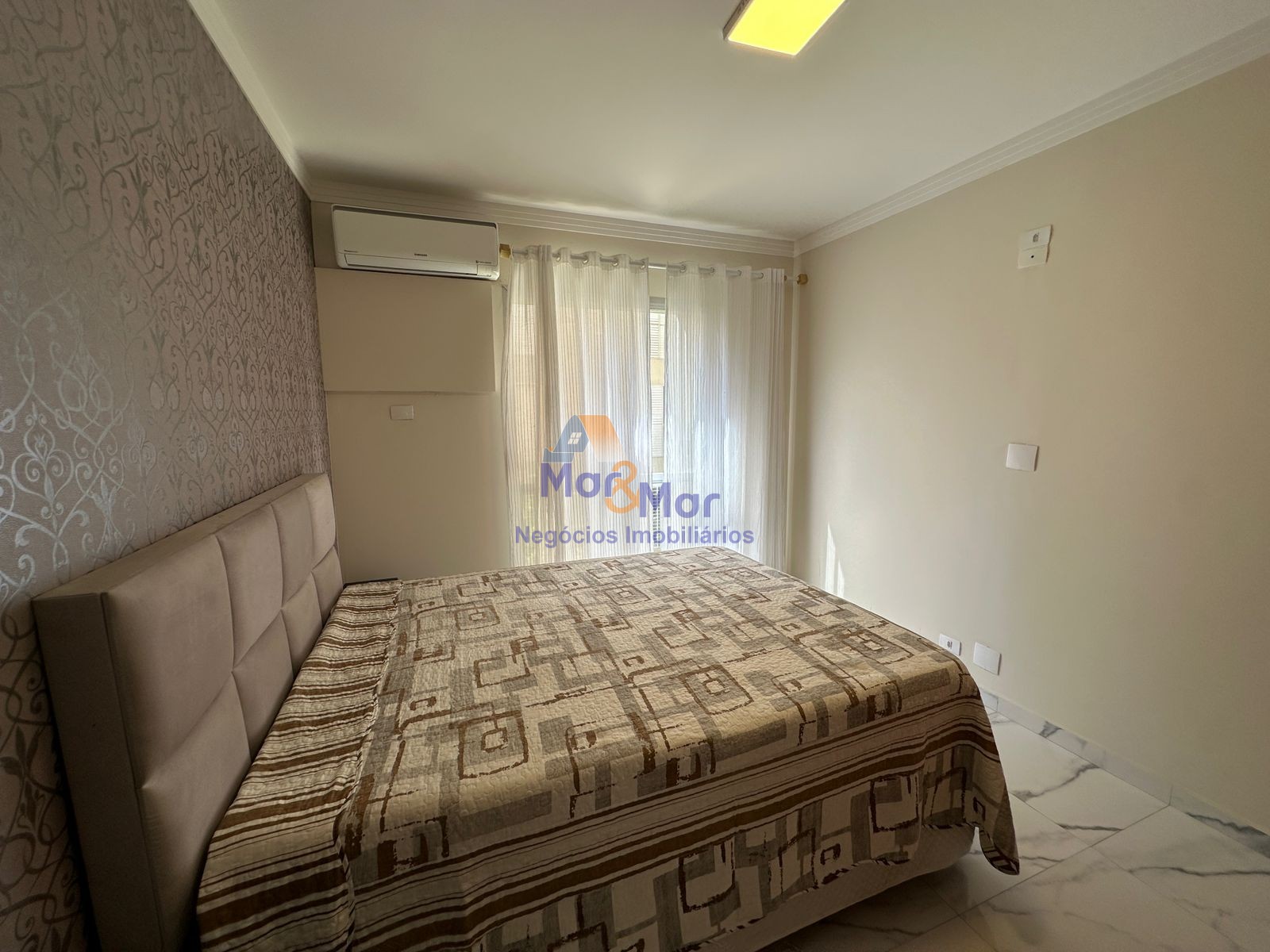 Apartamento na Praia das Pitangueiras, Guarujá - SP
