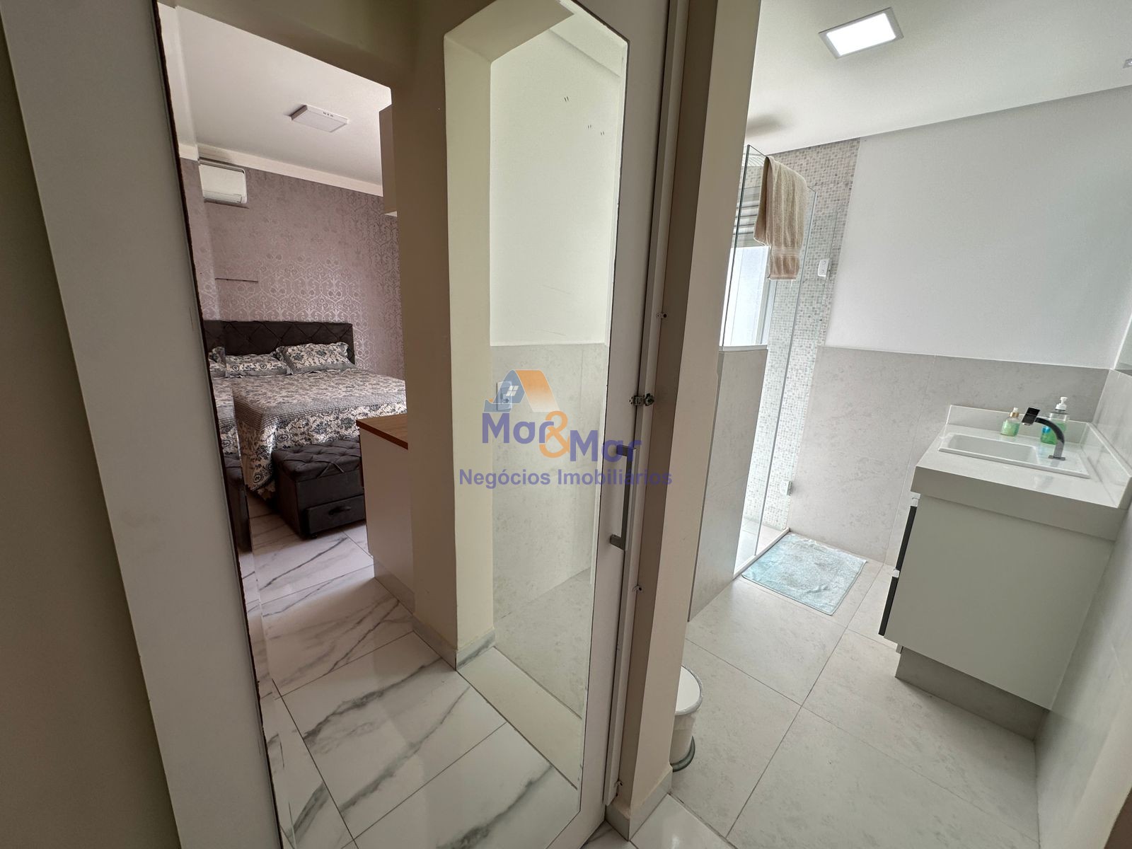 Apartamento na Praia das Pitangueiras, Guarujá - SP