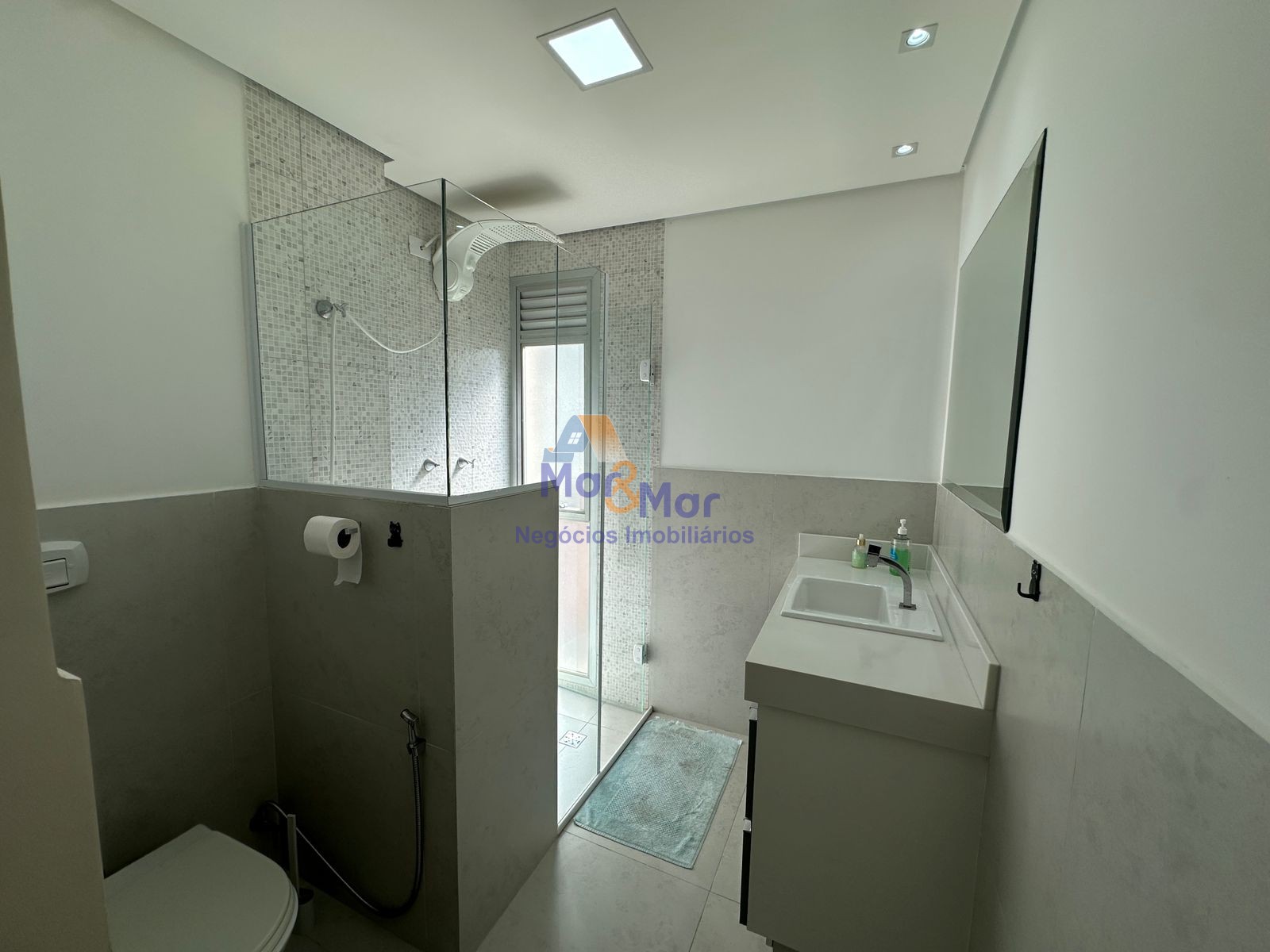Apartamento na Praia das Pitangueiras, Guarujá - SP