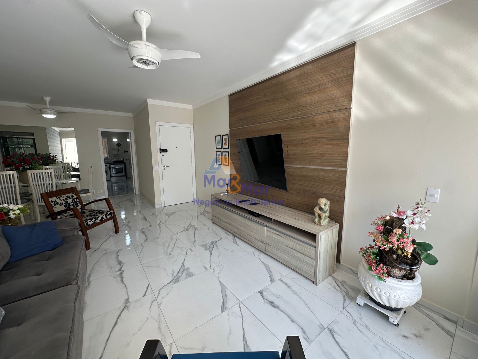 Apartamento na Praia das Pitangueiras, Guarujá - SP