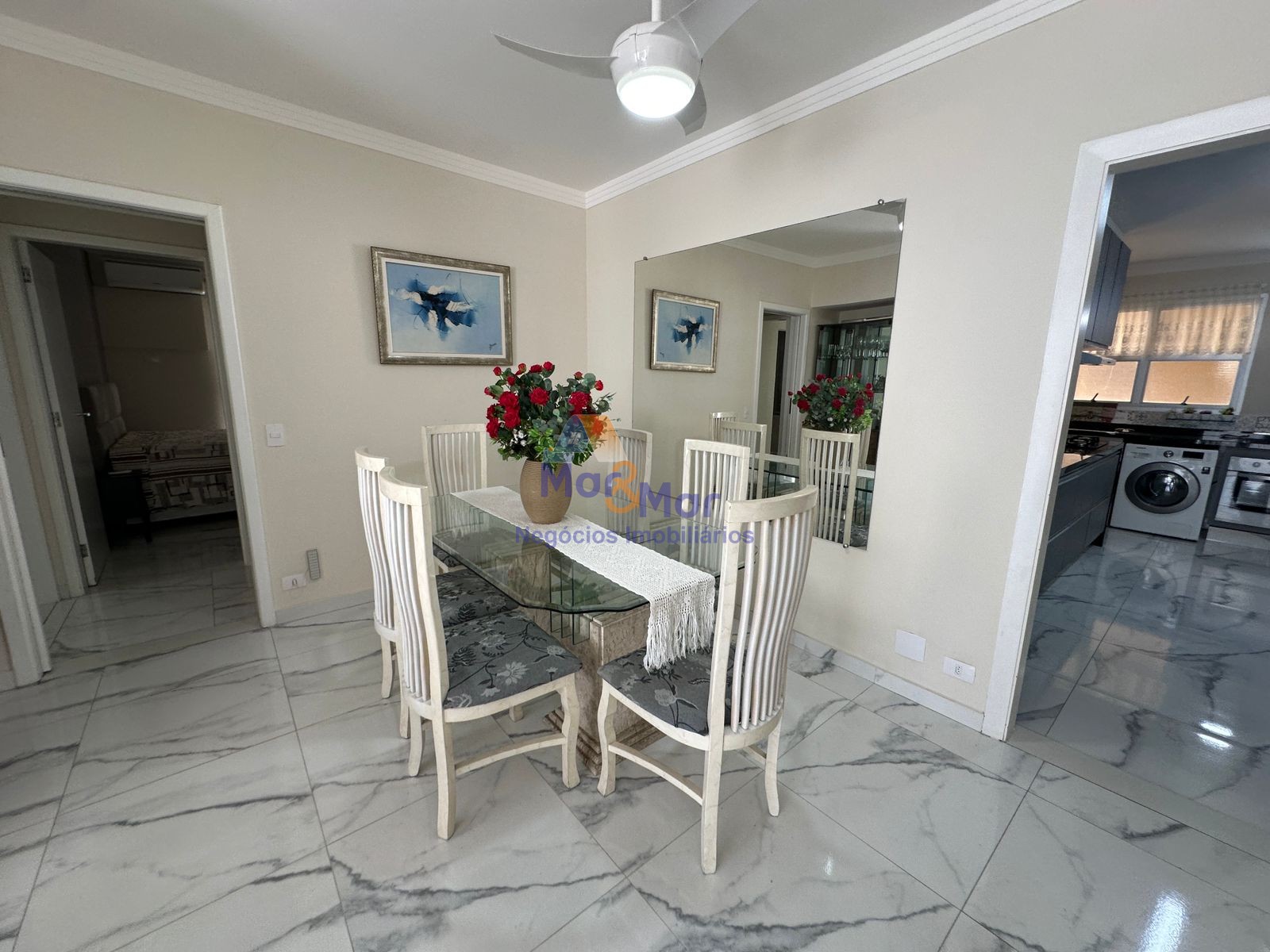 Apartamento na Praia das Pitangueiras, Guarujá - SP