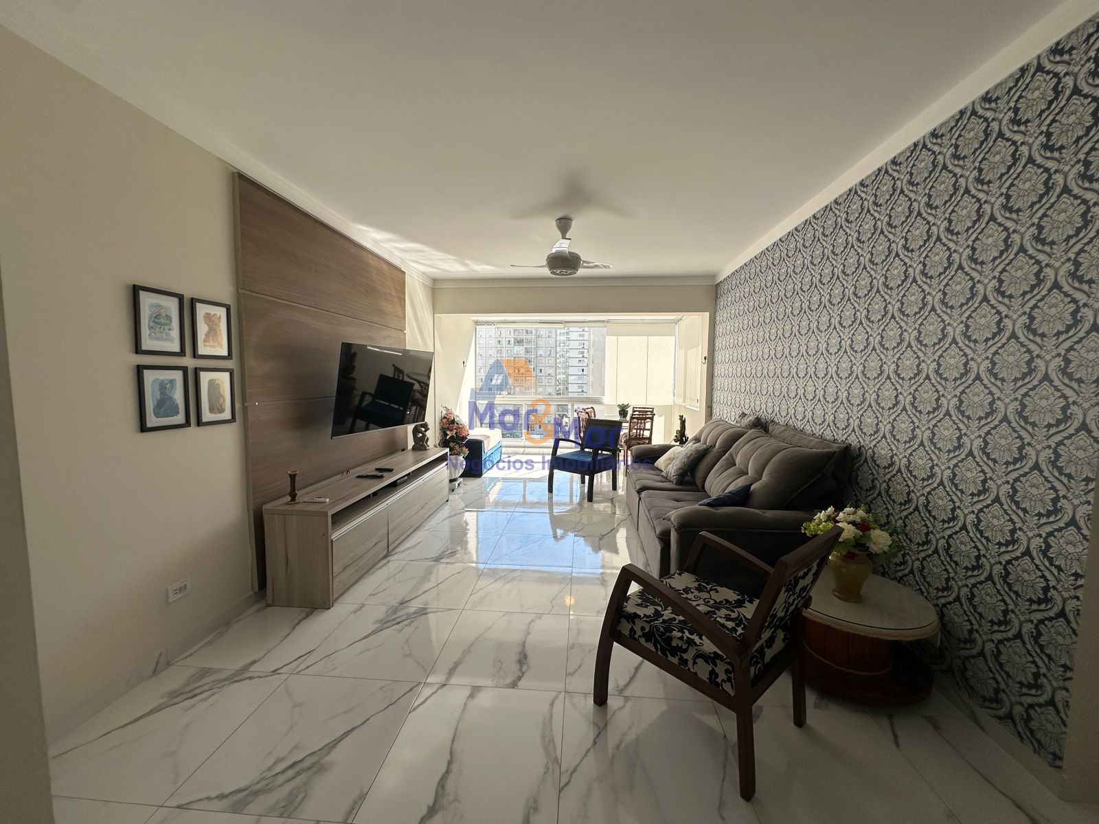 Apartamento na Praia das Pitangueiras, Guarujá - SP