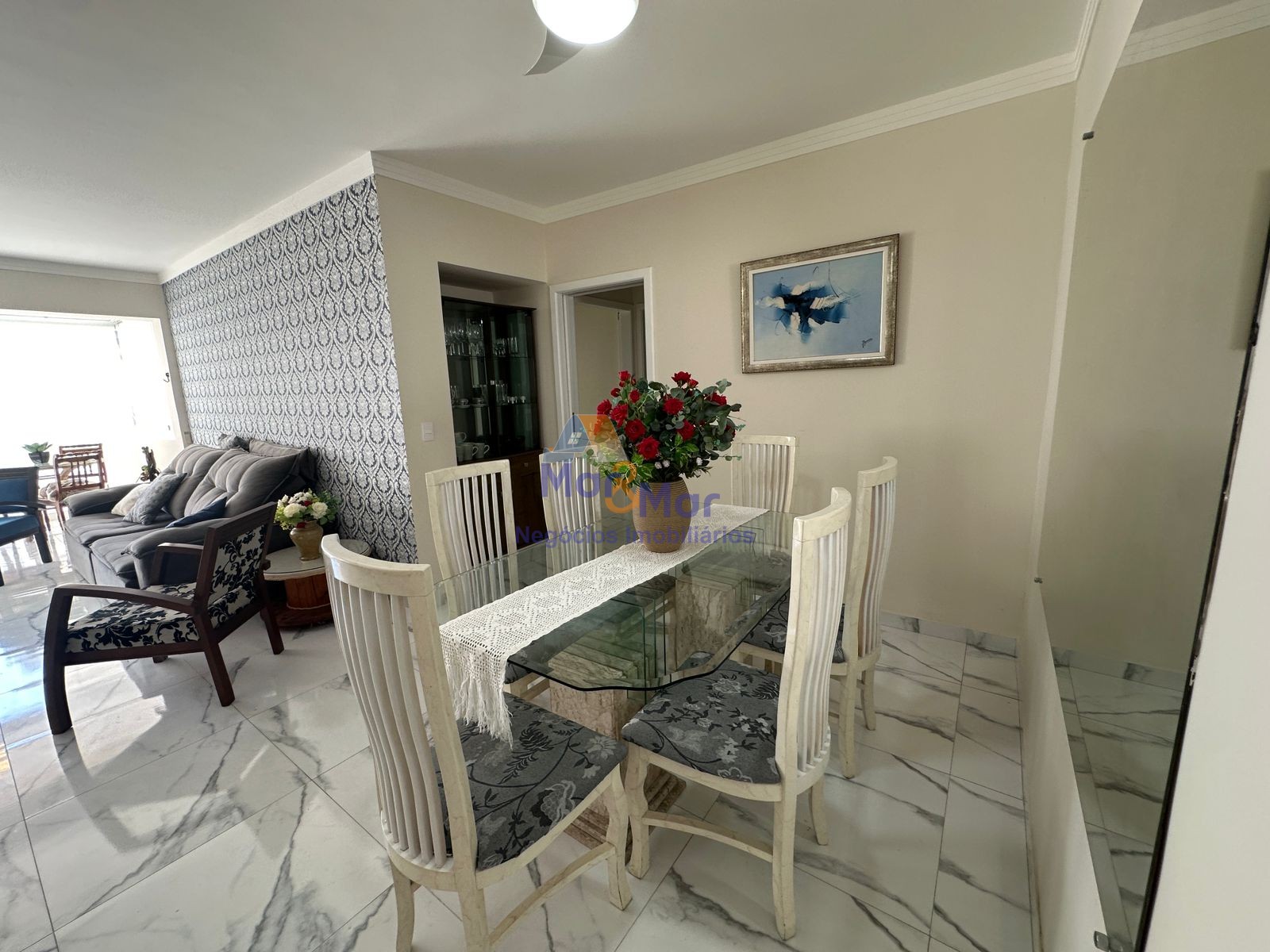 Apartamento na Praia das Pitangueiras, Guarujá - SP