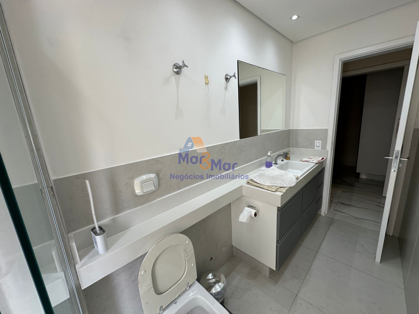 Apartamento na Praia das Pitangueiras, Guarujá - SP