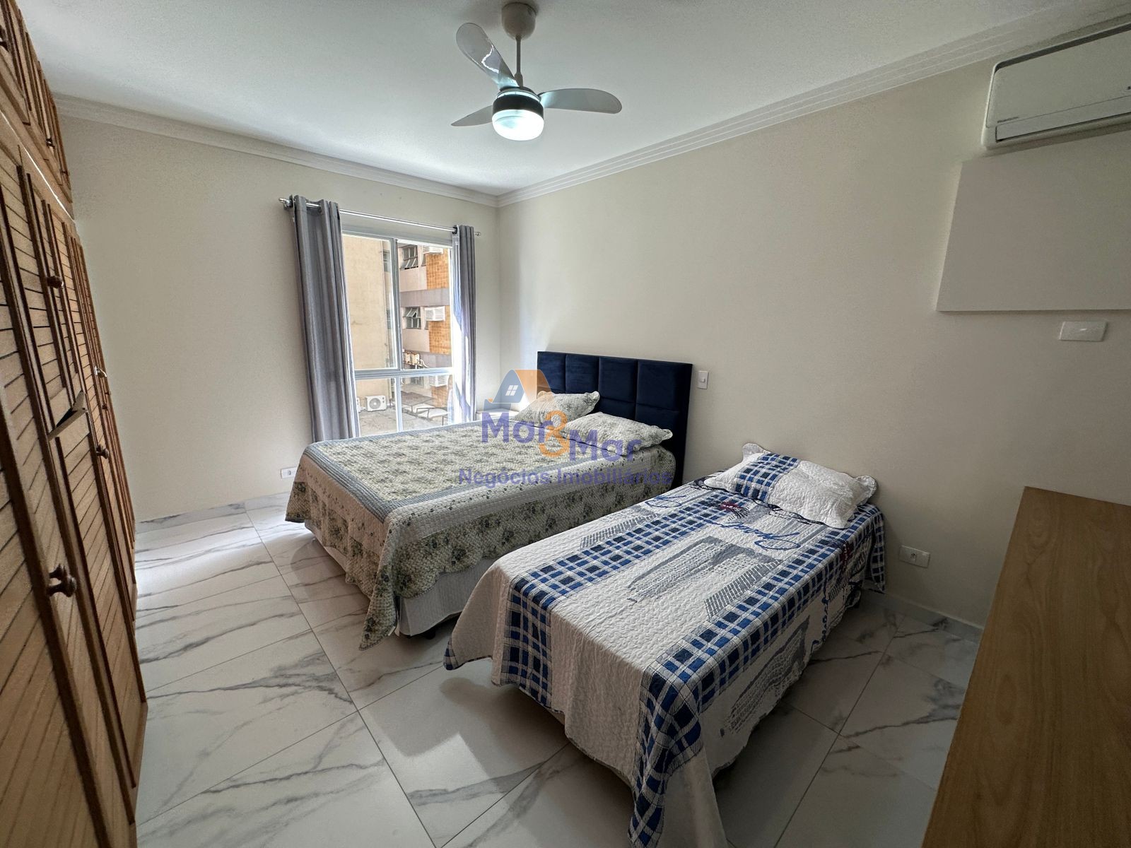 Apartamento na Praia das Pitangueiras, Guarujá - SP