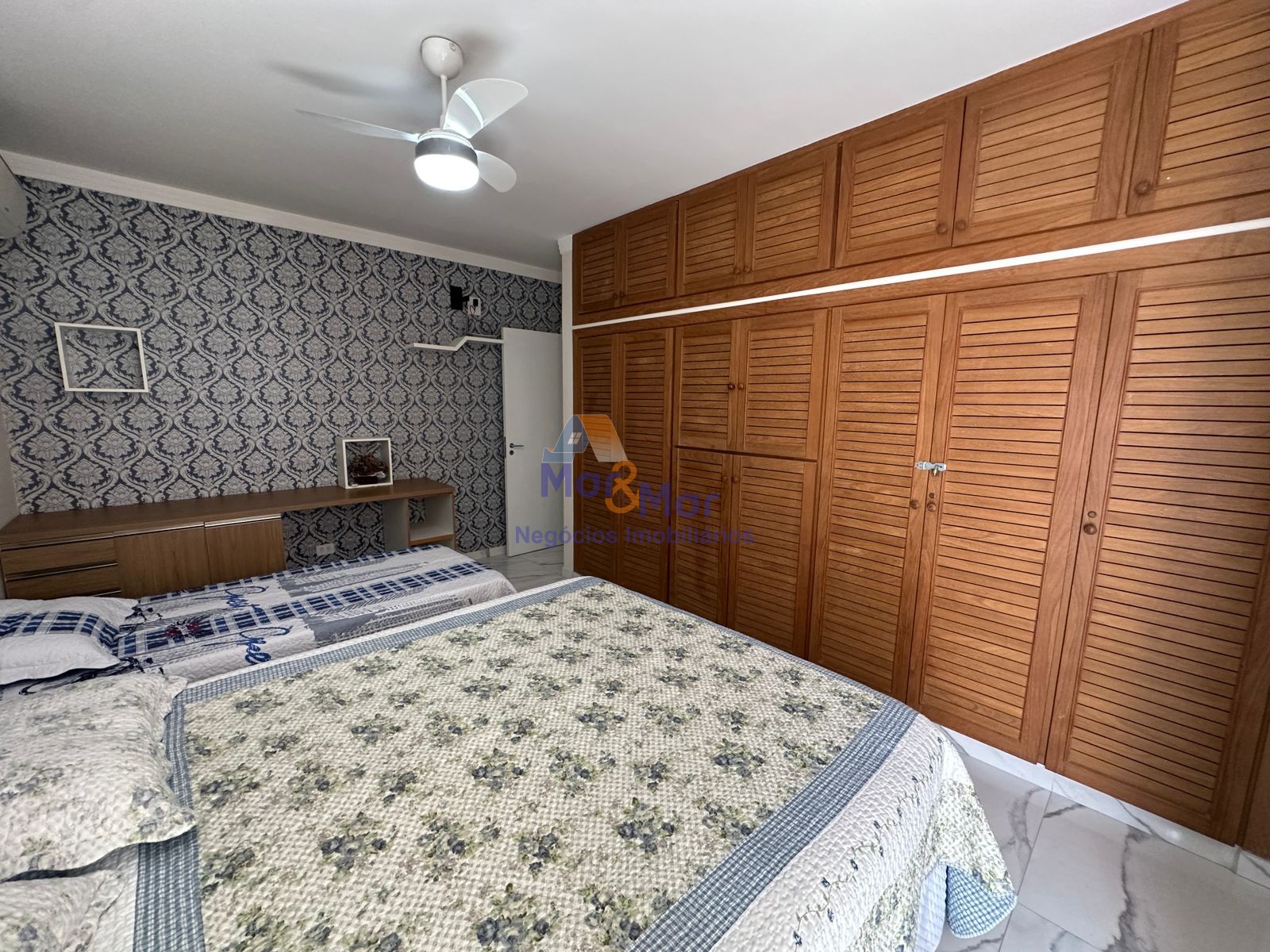 Apartamento na Praia das Pitangueiras, Guarujá - SP