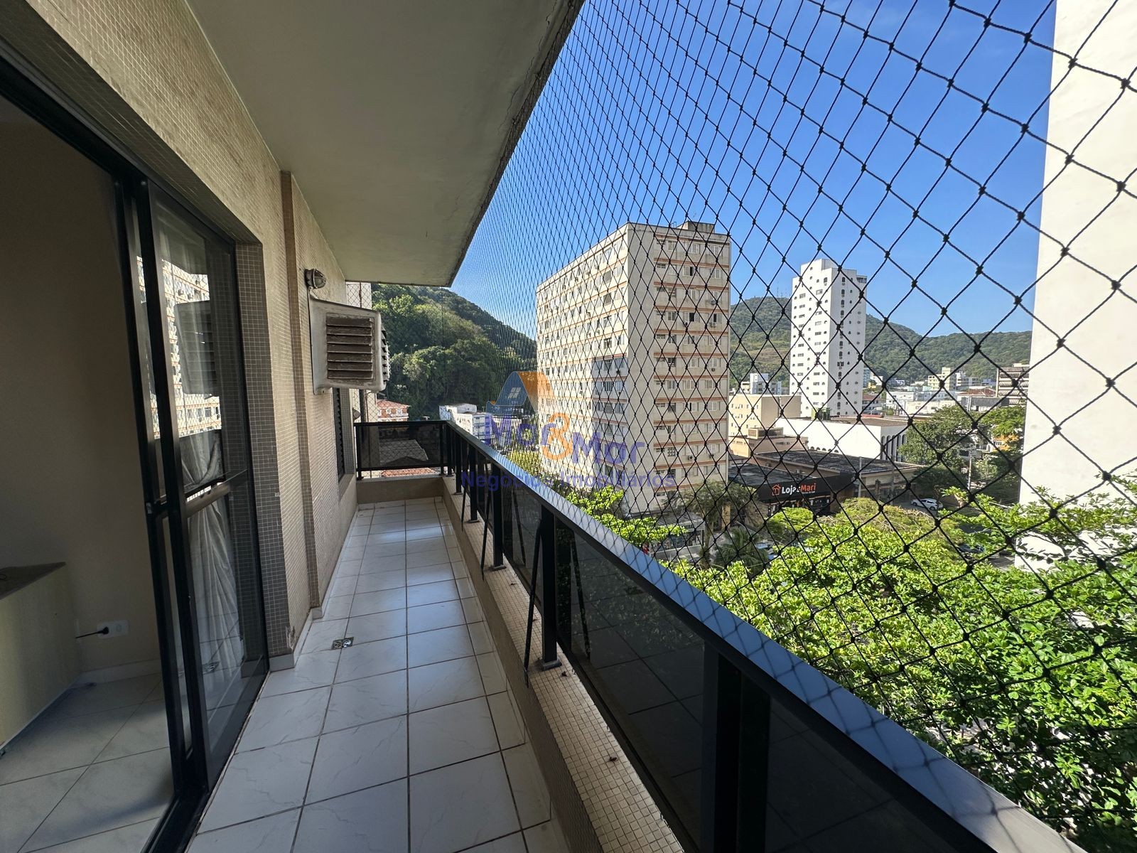 Apartamento na Praia das Pitangueiras, Guarujá - SP