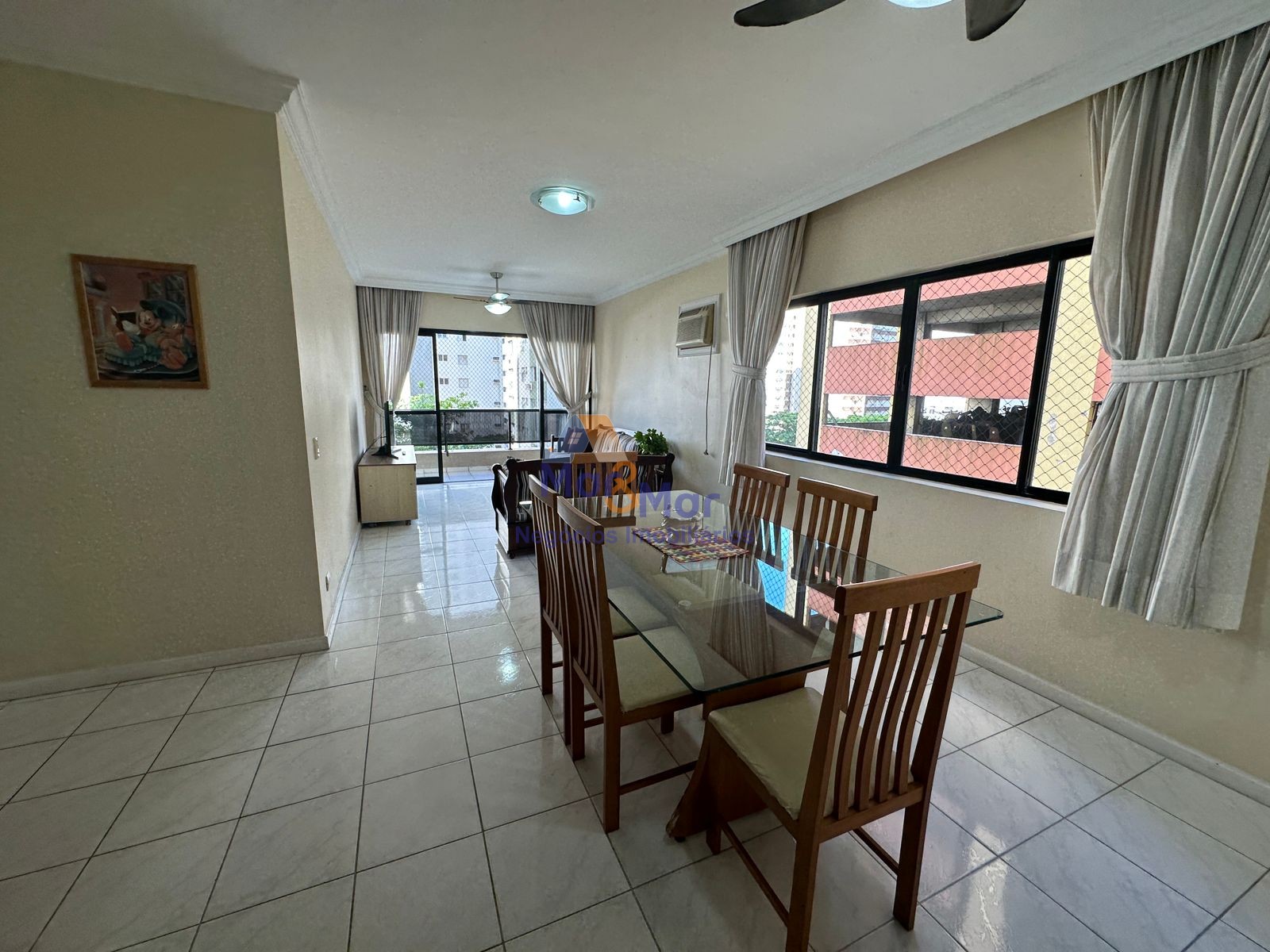 Apartamento na Praia das Pitangueiras, Guarujá - SP
