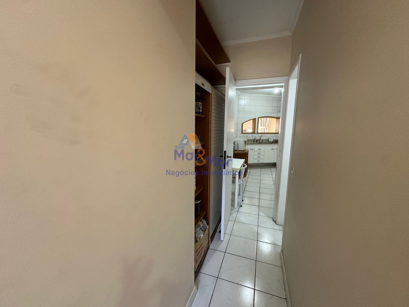 Apartamento na Praia das Pitangueiras, Guarujá - SP