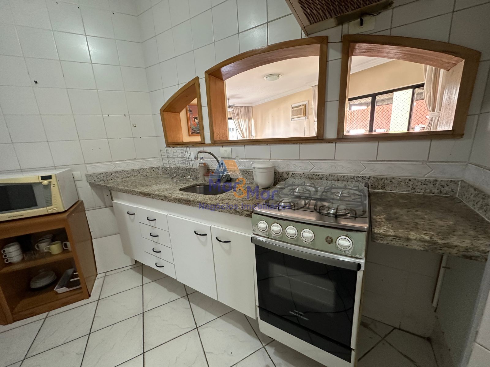 Apartamento na Praia das Pitangueiras, Guarujá - SP