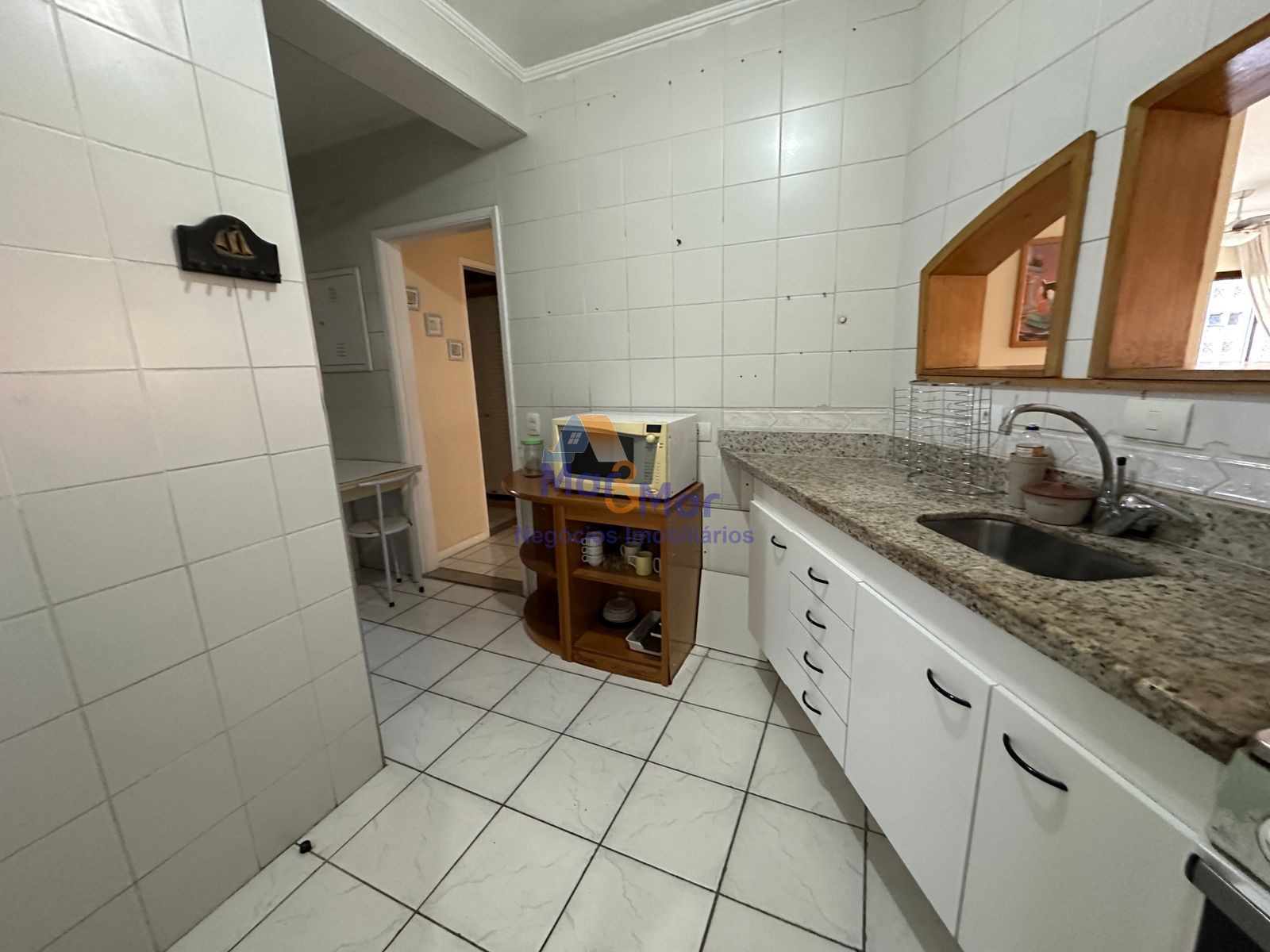 Apartamento na Praia das Pitangueiras, Guarujá - SP
