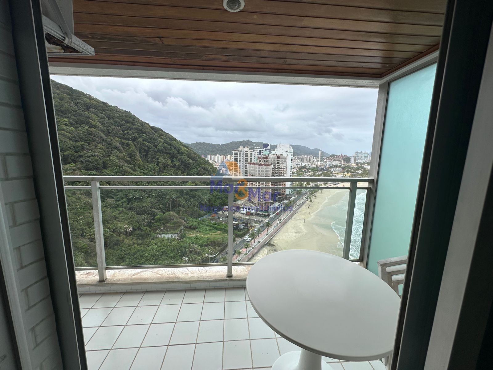 Apartamento Frente ao Mar nas Pitangueiras, Guarujá - SP