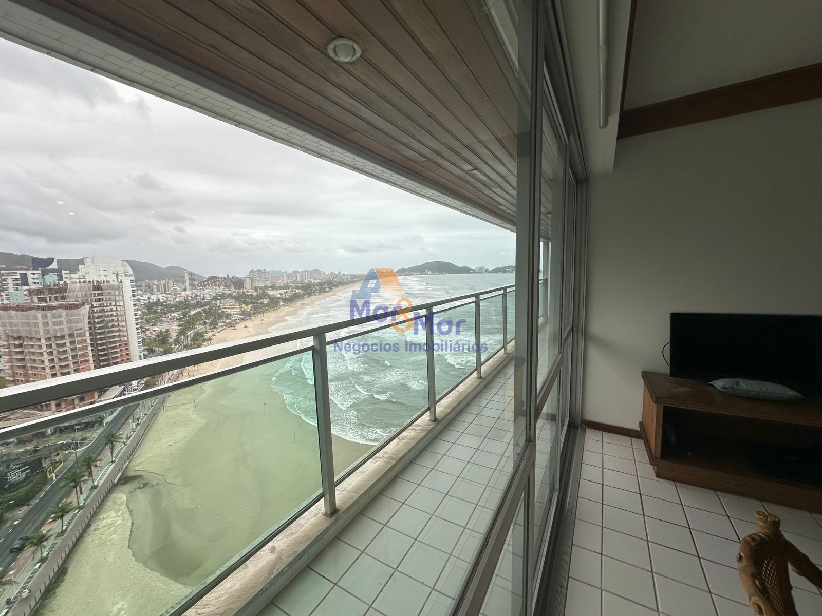 Apartamento Frente ao Mar nas Pitangueiras, Guarujá - SP