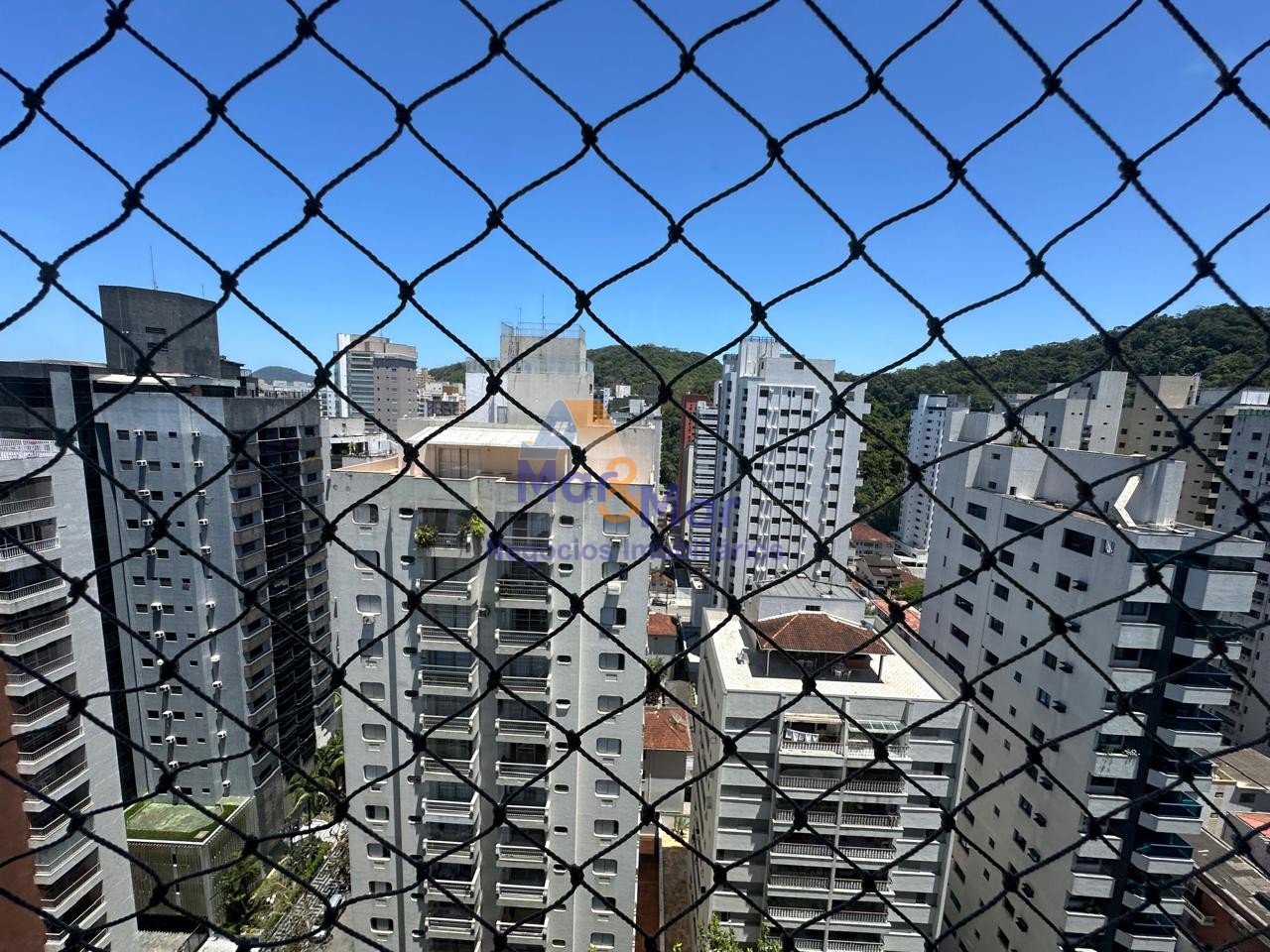 Apartamento na Praia das Pitangueiras, Guarujá - SP