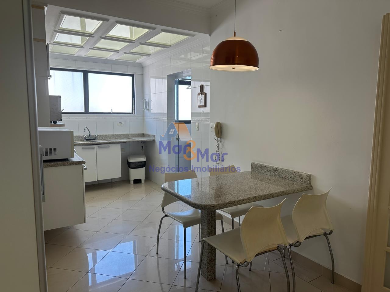 Apartamento na Praia das Pitangueiras, Guarujá - SP