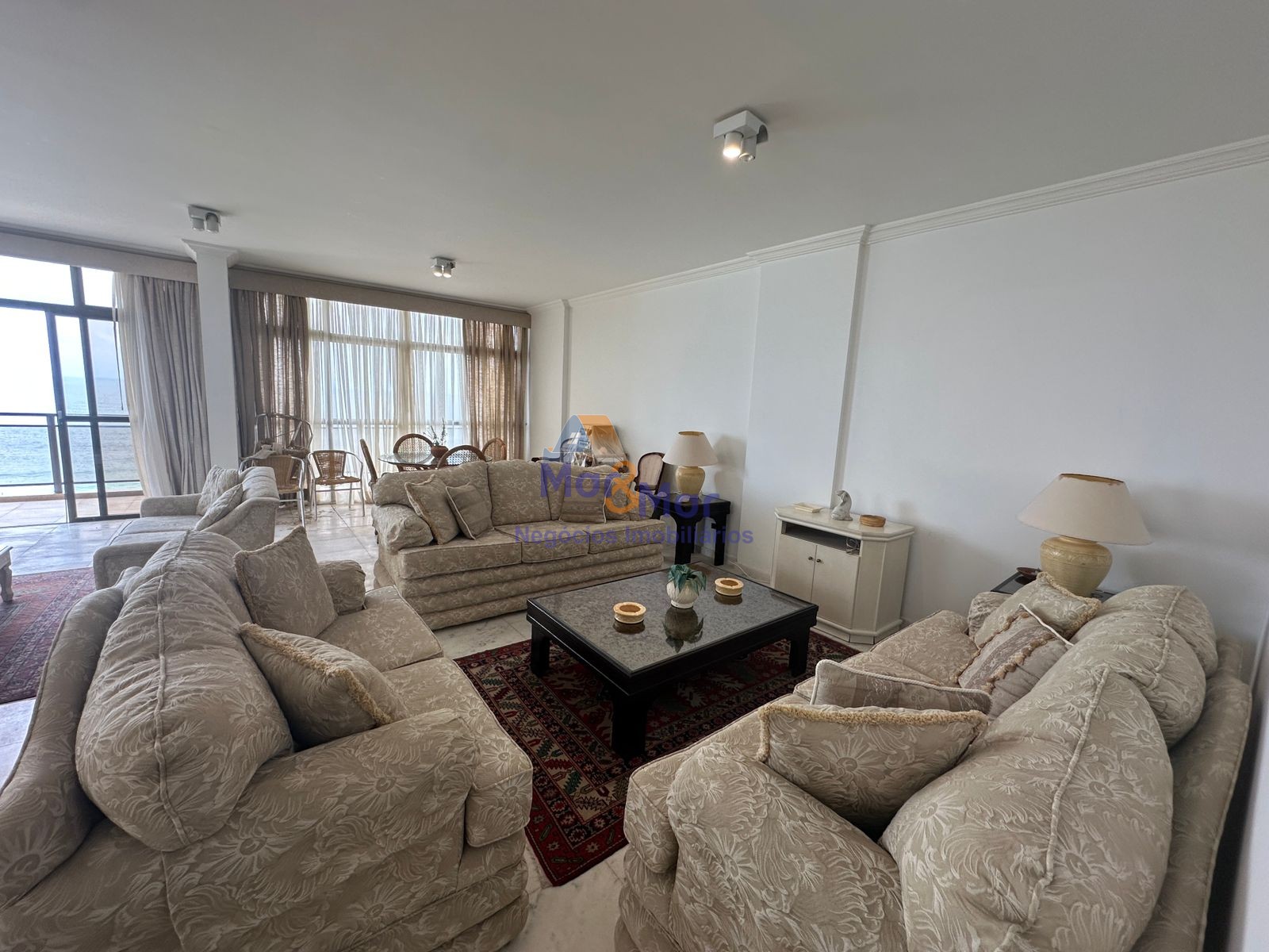 Apartamento Frente ao Mar nas Pitangueiras, Guarujá - SP