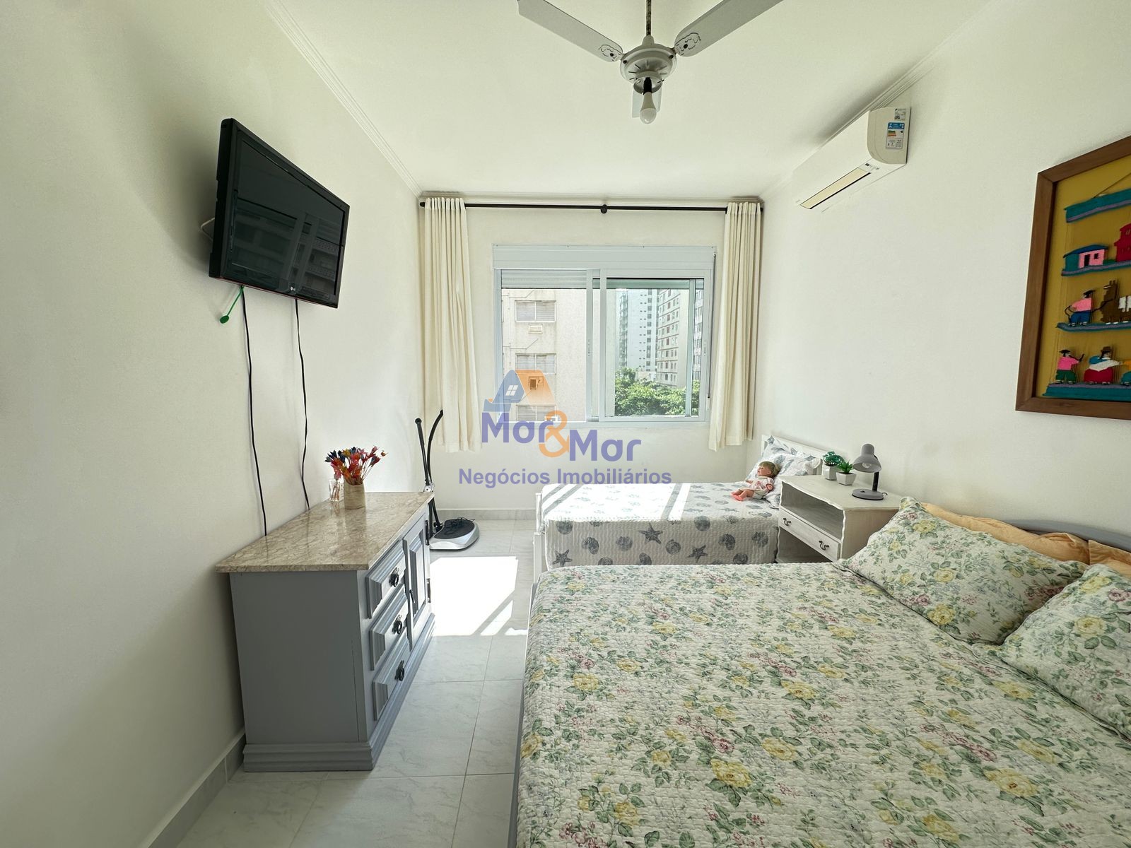 Apartamento na Praia das Pitangueiras, Guarujá - SP