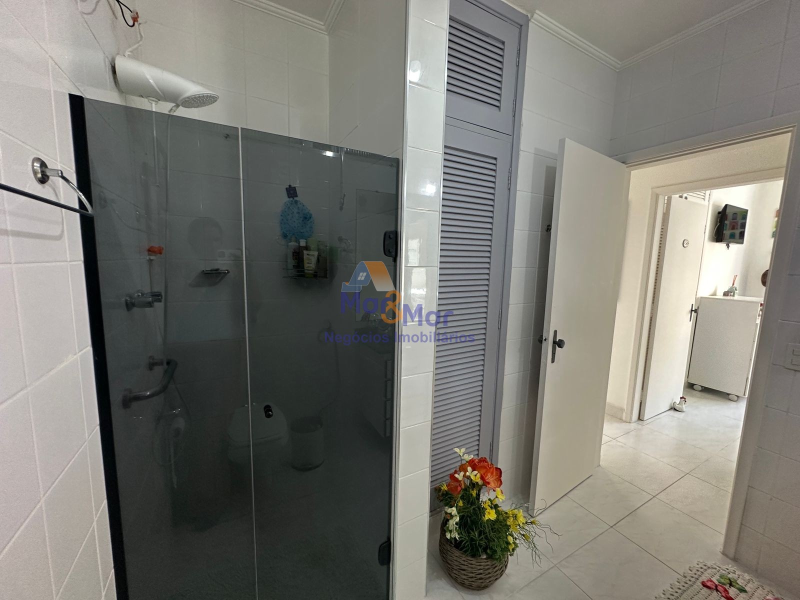 Apartamento na Praia das Pitangueiras, Guarujá - SP