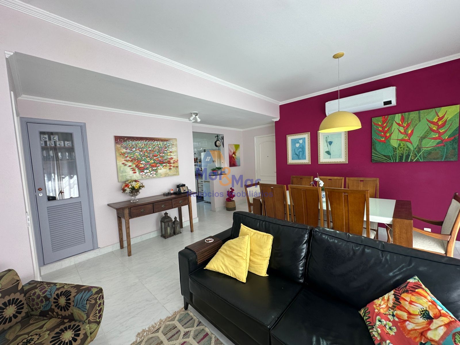 Apartamento na Praia das Pitangueiras, Guarujá - SP