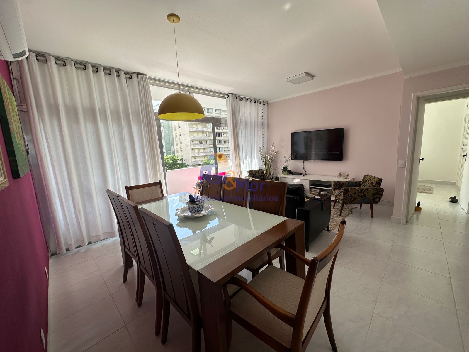 Apartamento na Praia das Pitangueiras, Guarujá - SP