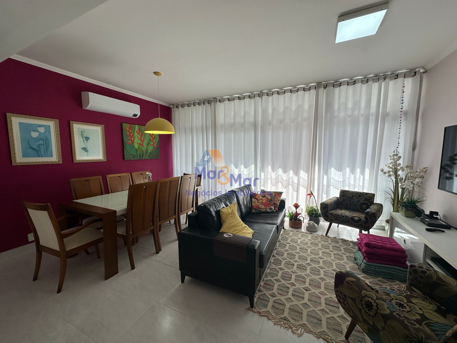 Apartamento na Praia das Pitangueiras, Guarujá - SP