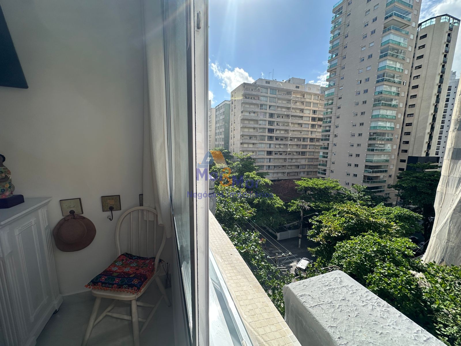 Apartamento na Praia das Pitangueiras, Guarujá - SP