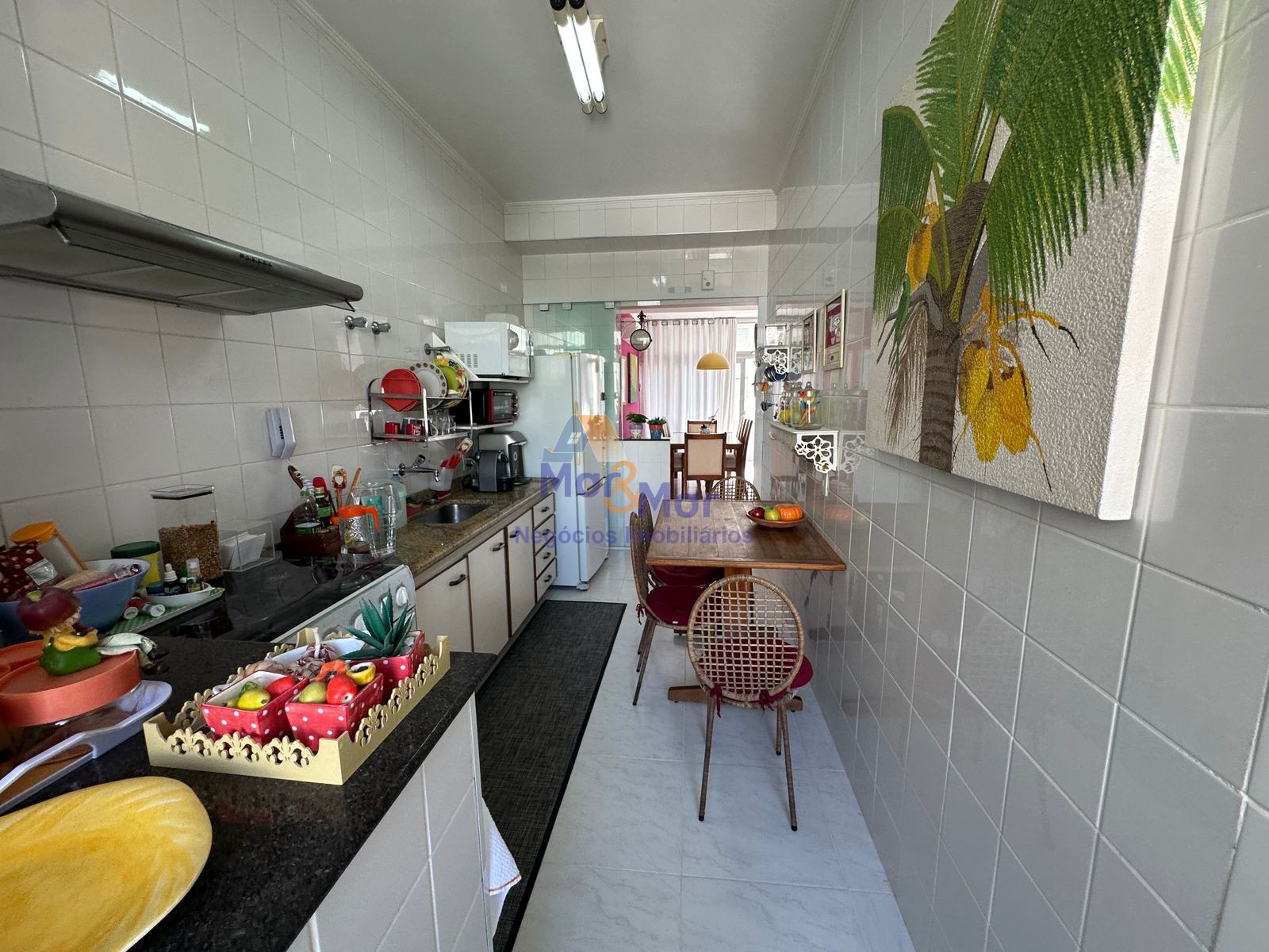 Apartamento na Praia das Pitangueiras, Guarujá - SP