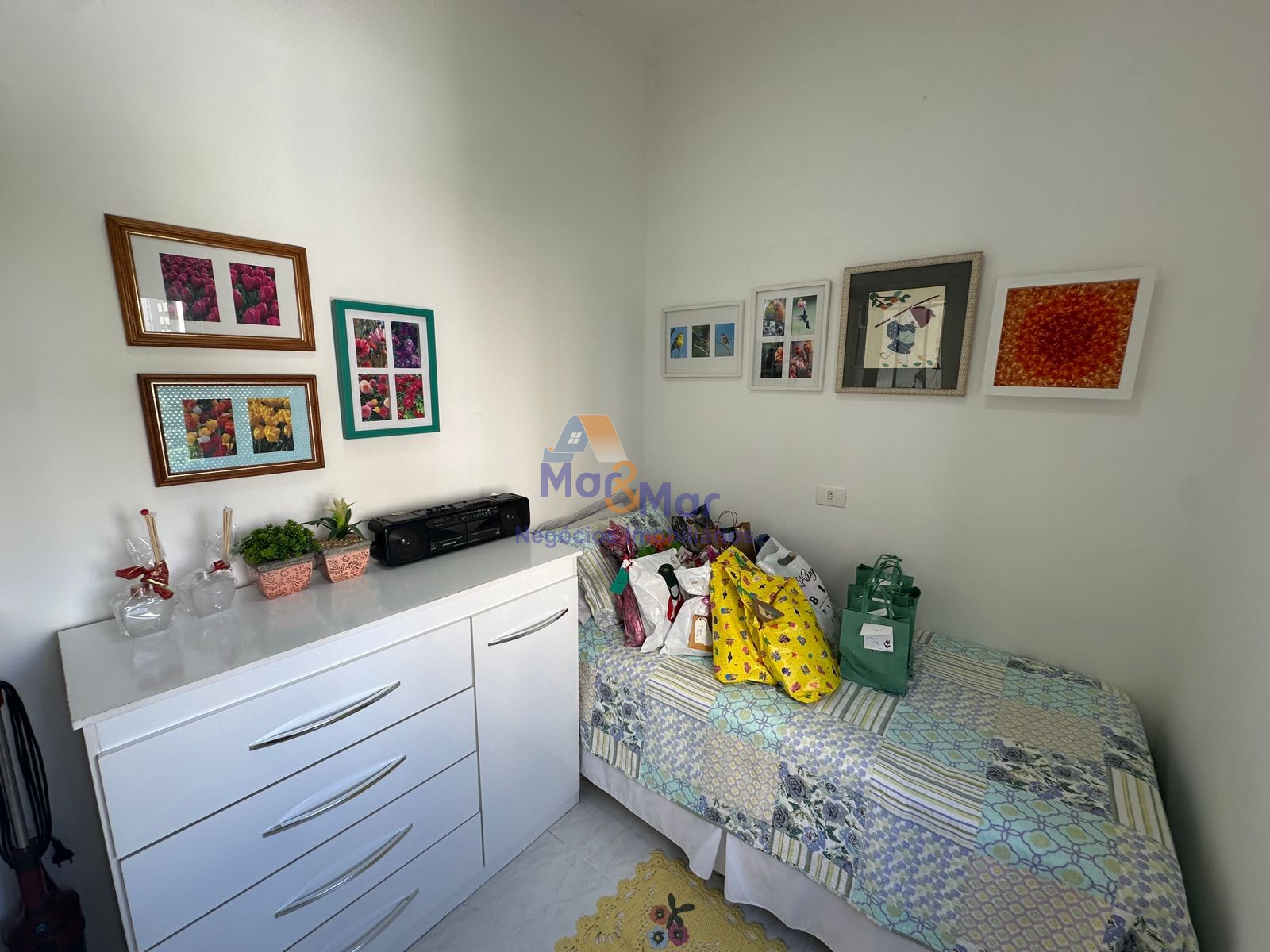 Apartamento na Praia das Pitangueiras, Guarujá - SP