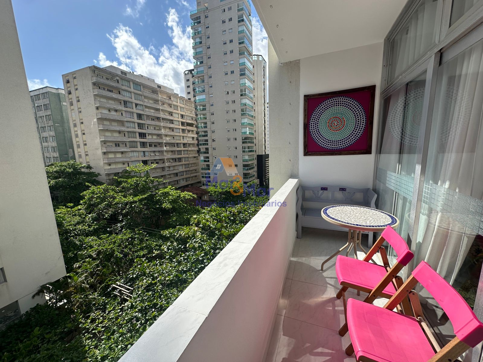 Apartamento na Praia das Pitangueiras, Guarujá - SP
