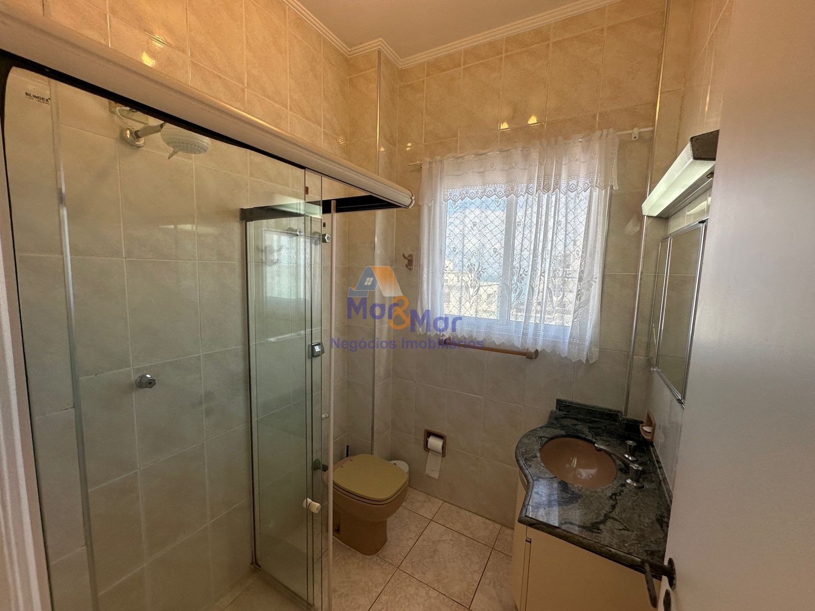 Apartamento na Praia das Pitangueiras, Guarujá - SP