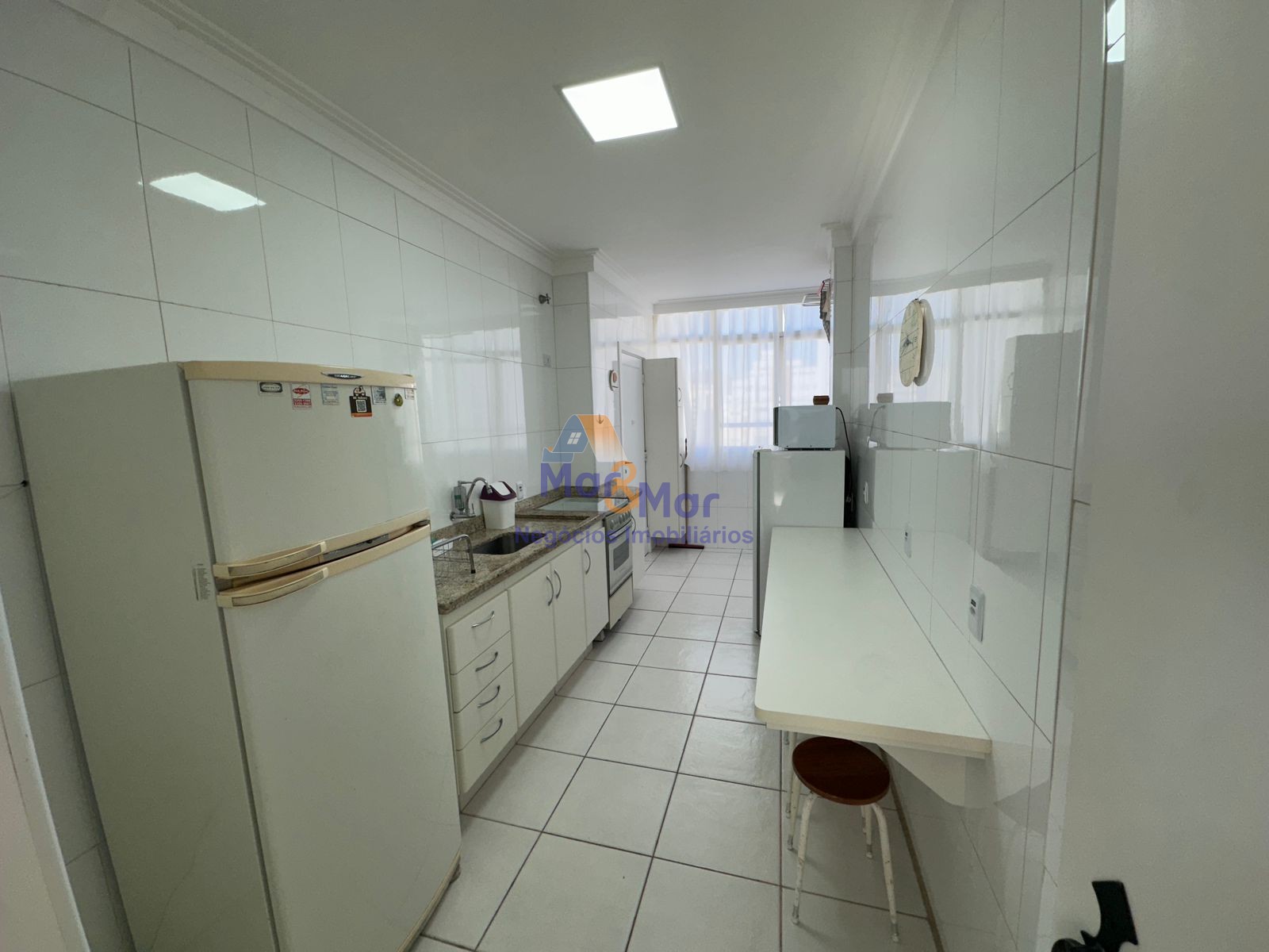 Apartamento na Praia das Pitangueiras, Guarujá - SP