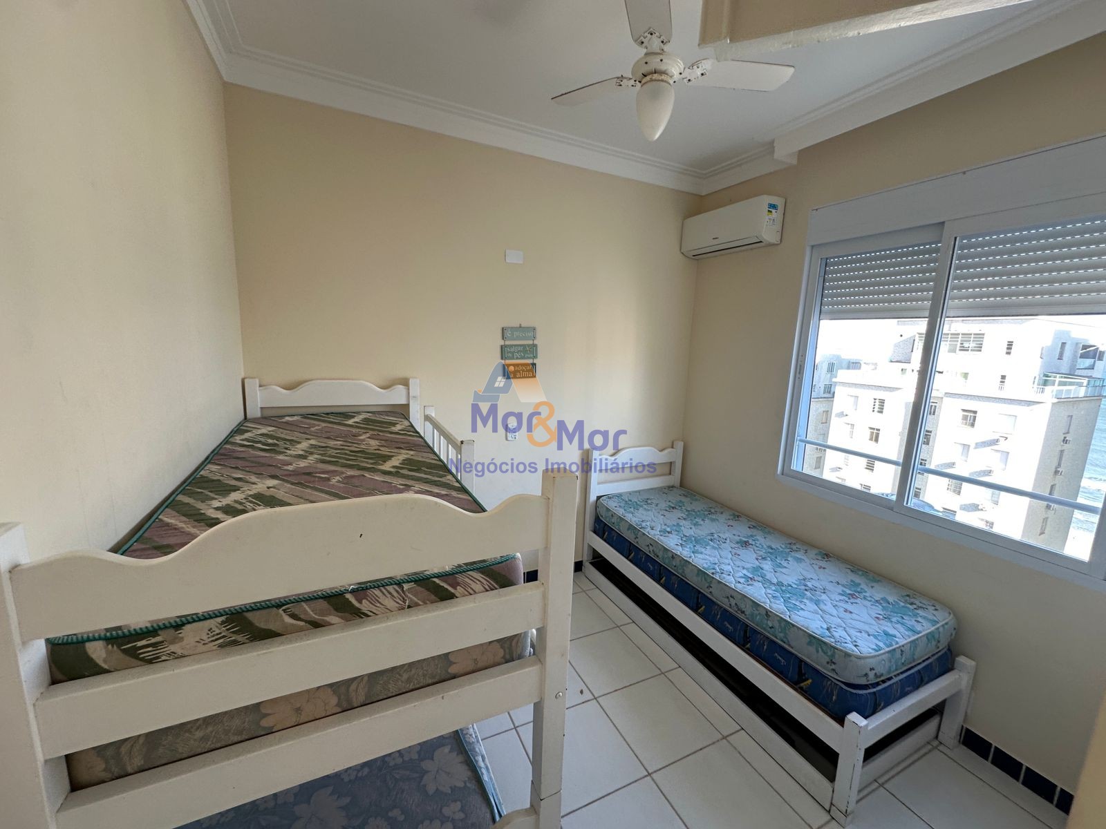 Apartamento na Praia das Pitangueiras, Guarujá - SP