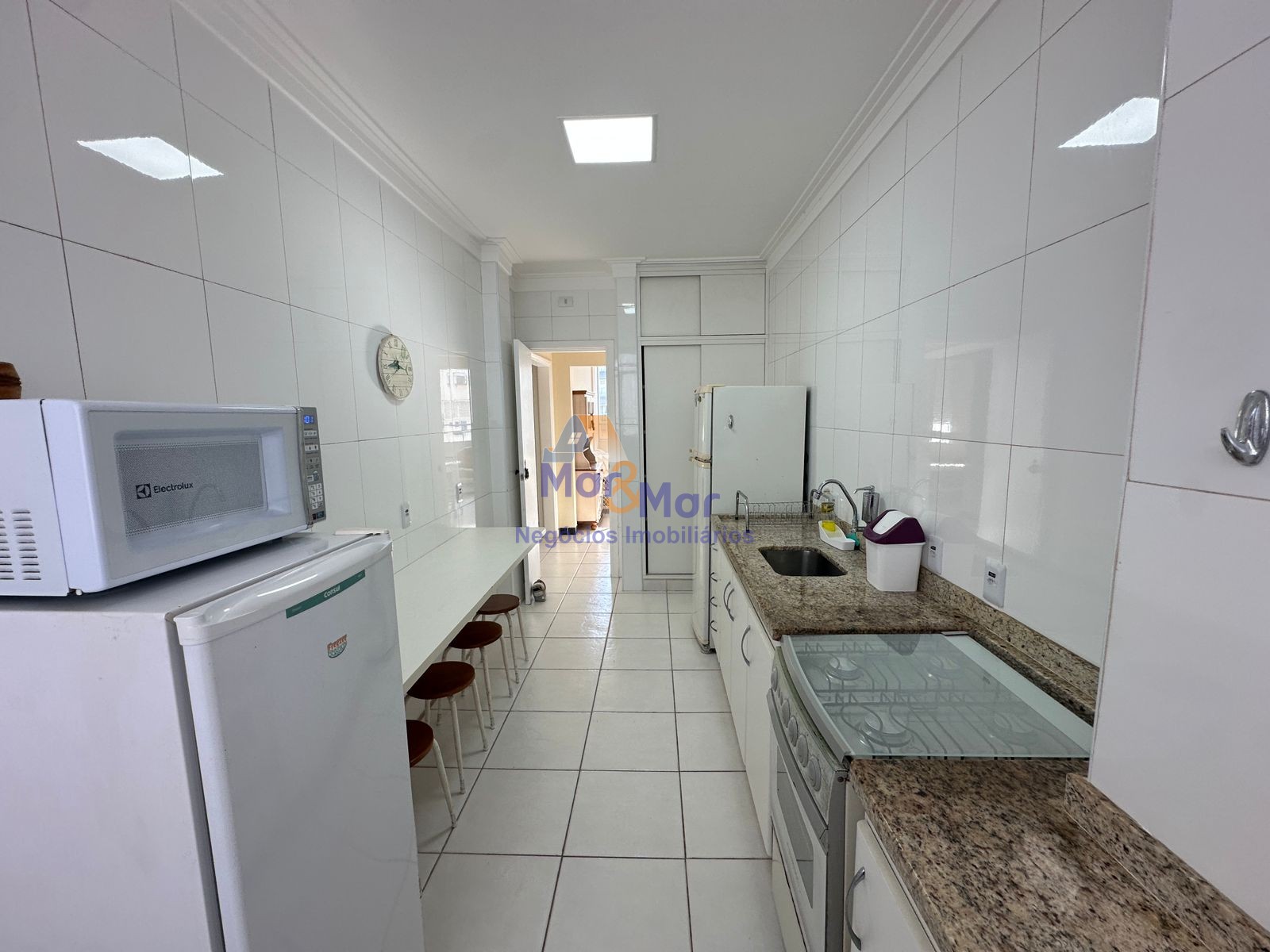 Apartamento na Praia das Pitangueiras, Guarujá - SP