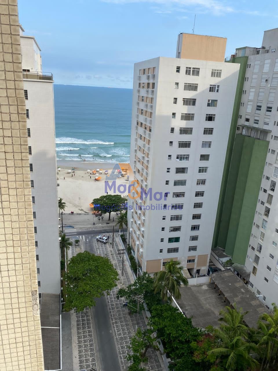 Apartamento na Praia das Pitangueiras, Guarujá - SP