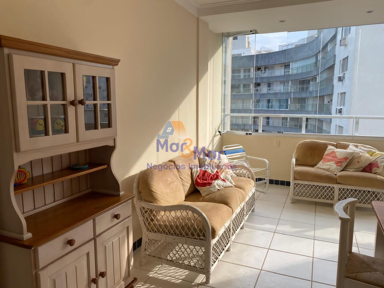 Apartamento na Praia das Pitangueiras, Guarujá - SP