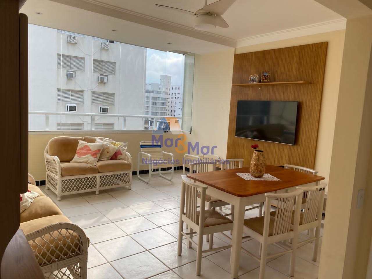 Apartamento na Praia das Pitangueiras, Guarujá - SP